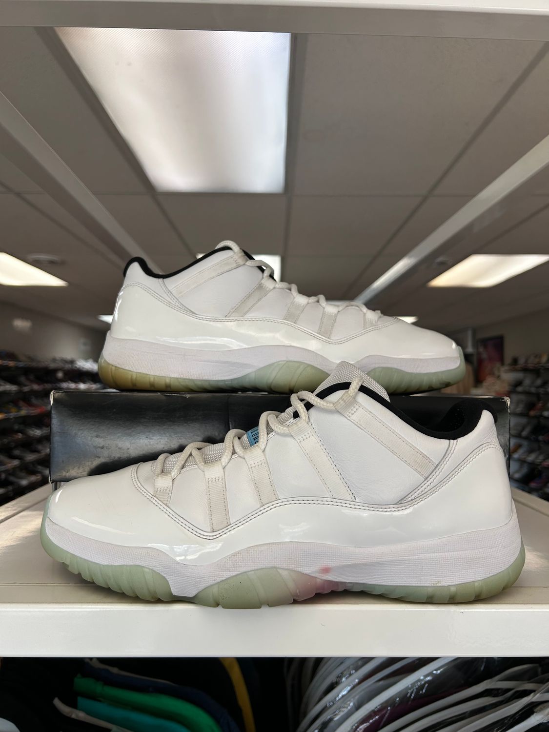 PO AIR JORDAN 11 LOW LEGEND BLUE SIZE 13