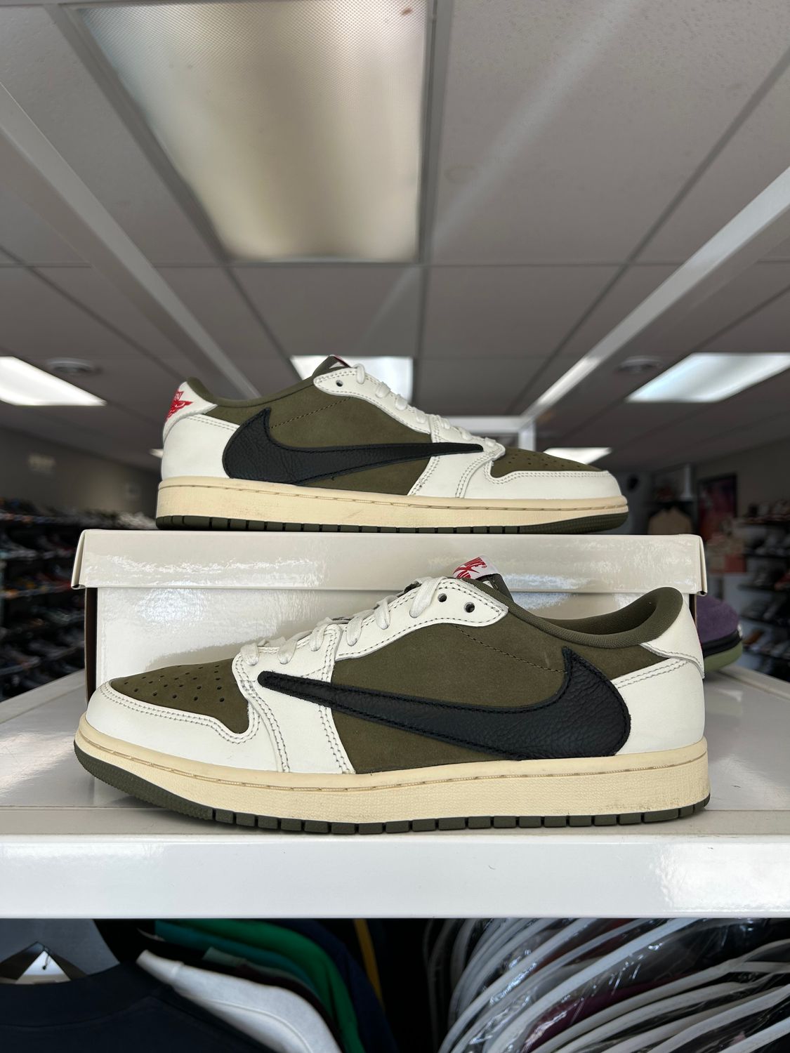 PO AIR JORDAN 1 RETRO LOW OG SP TRAVIS SCOTT MEDIUM OLIVE SIZE 8.5