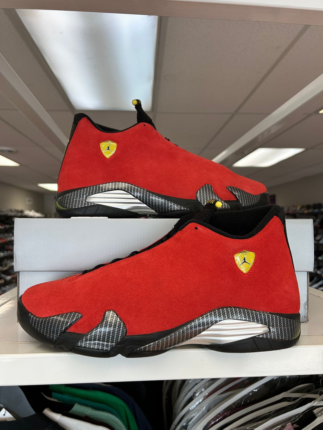 PO AIR JORDAN 14 RETRO FERRARI (2025) SIZE 12.5