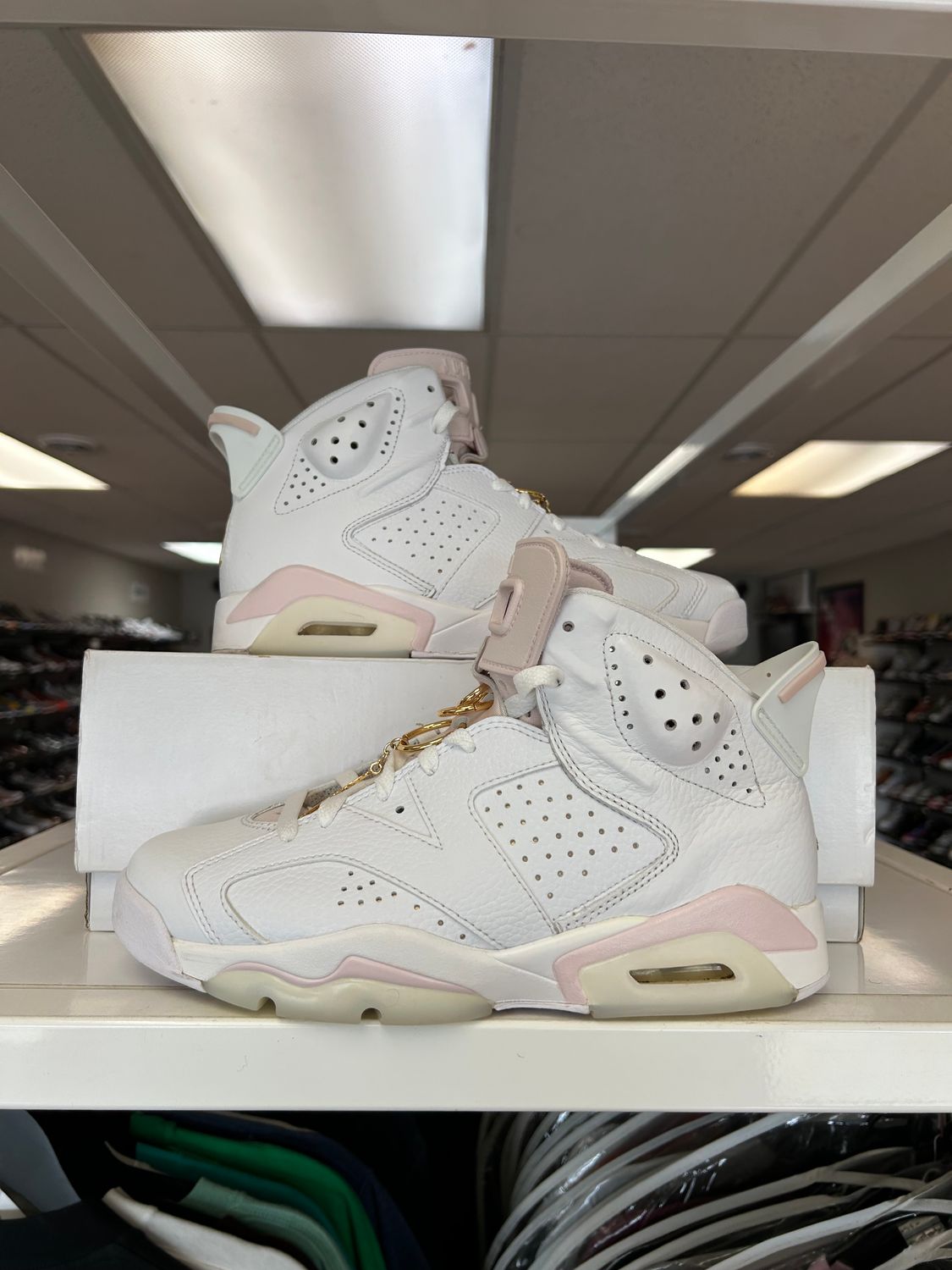 PO AIR JORDAN 6 GOLD HOOPS SIZE 9.5W/8M