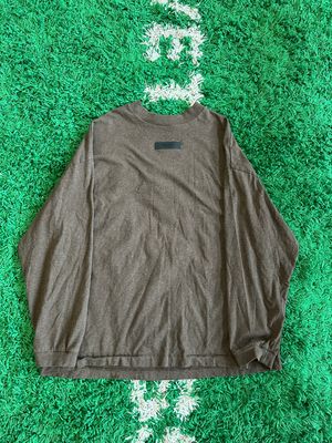 PO FEAR OF GOD ESSENTIALS  LONG SLEEVE TEE DARK HEATHER BROWN SIZE S