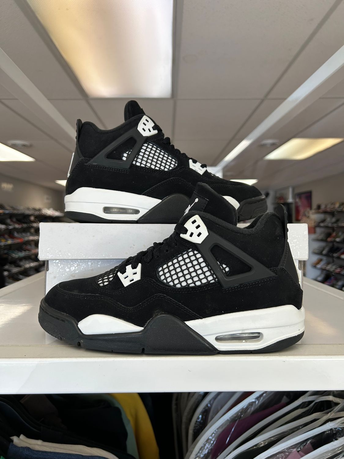 PO AIR JORDAN 4 WHITE THUNDER SIZE 7Y