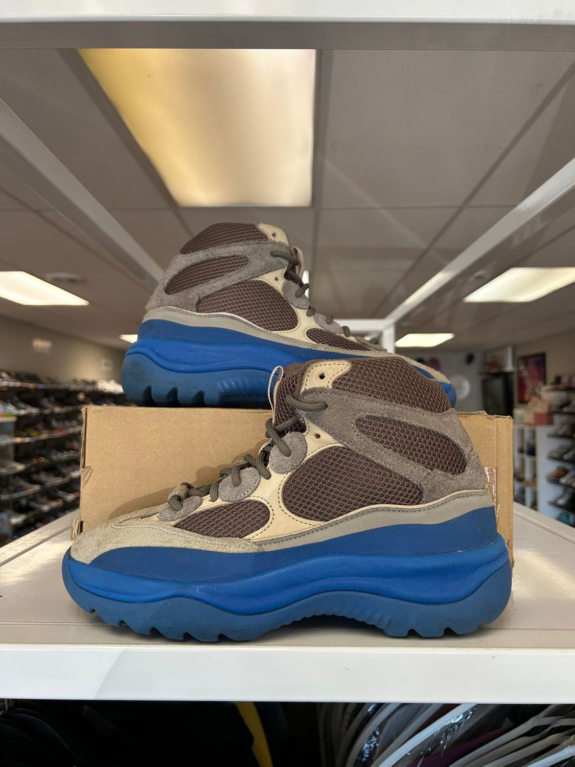 PO ADIDAS YEEZY DESERT BOOT TAUPE BLUE SIZE 9