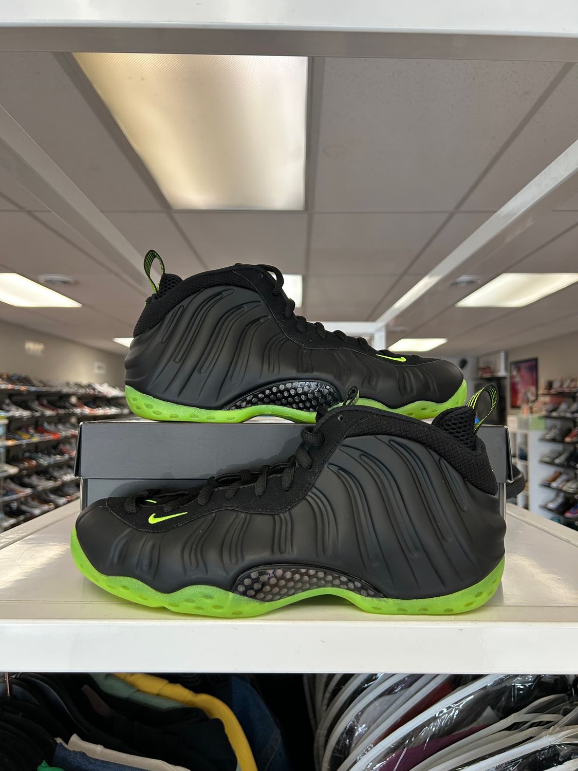 PO NIKE AIR FOAMPOSITE ONE BLACK VOLT SIZE 10