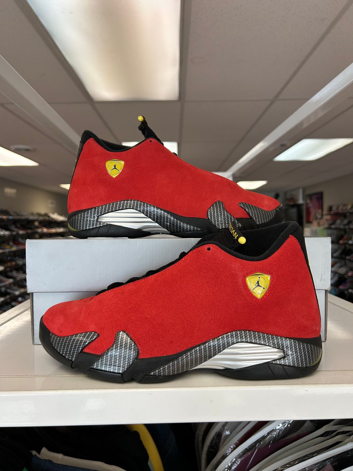PO AIR JORDAN 14 RETRO FERRARI (2025) SIZE 9.5