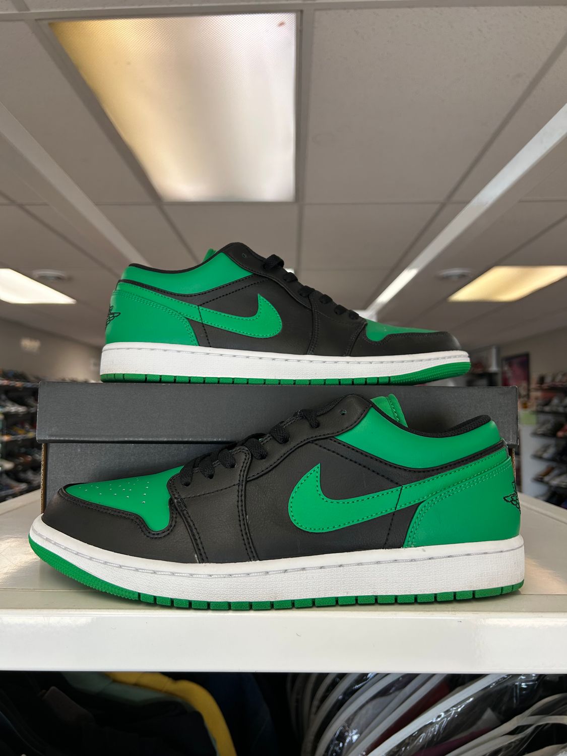 PO AIR JORDAN 1 LOW LUCKY GREEN SIZE 11