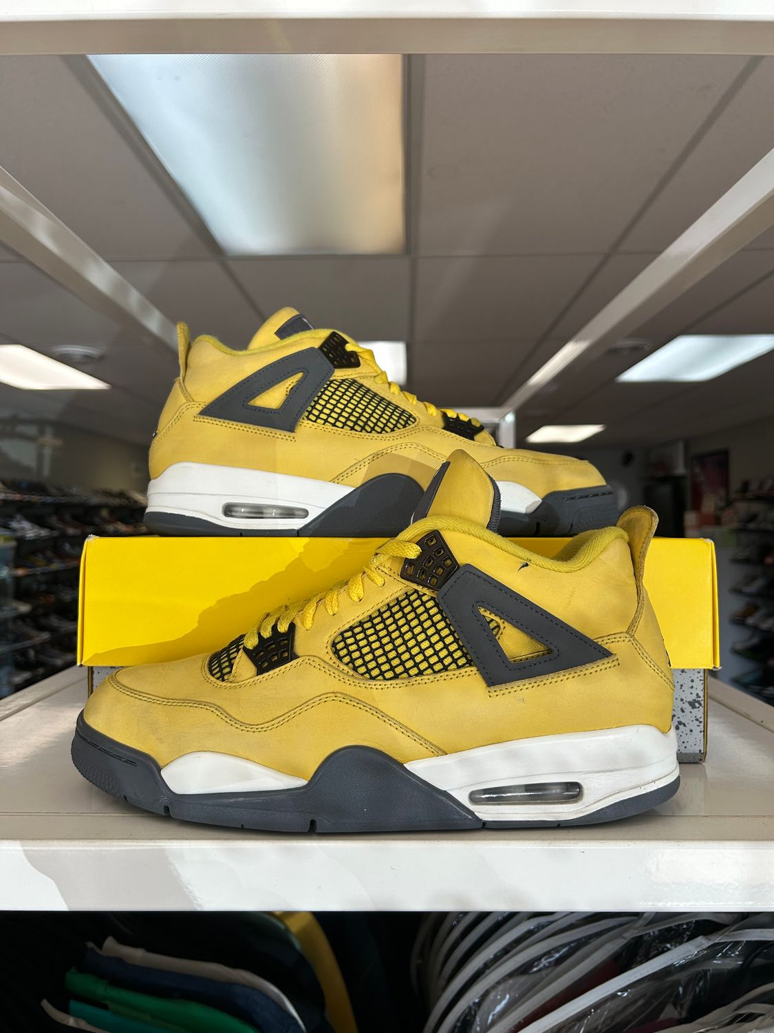 PO AIR JORDAN 4 RETRO LIGHTNING (2021) SIZE 12