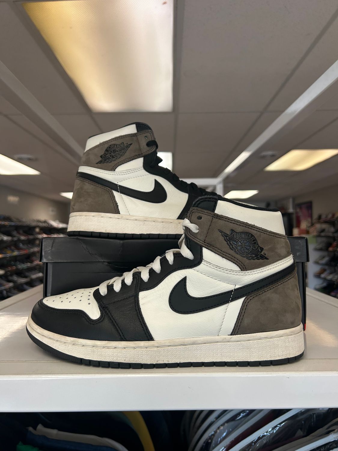 PO AIR JORDAN 1 RETRO HIGH DARK MOCHA SIZE 9
