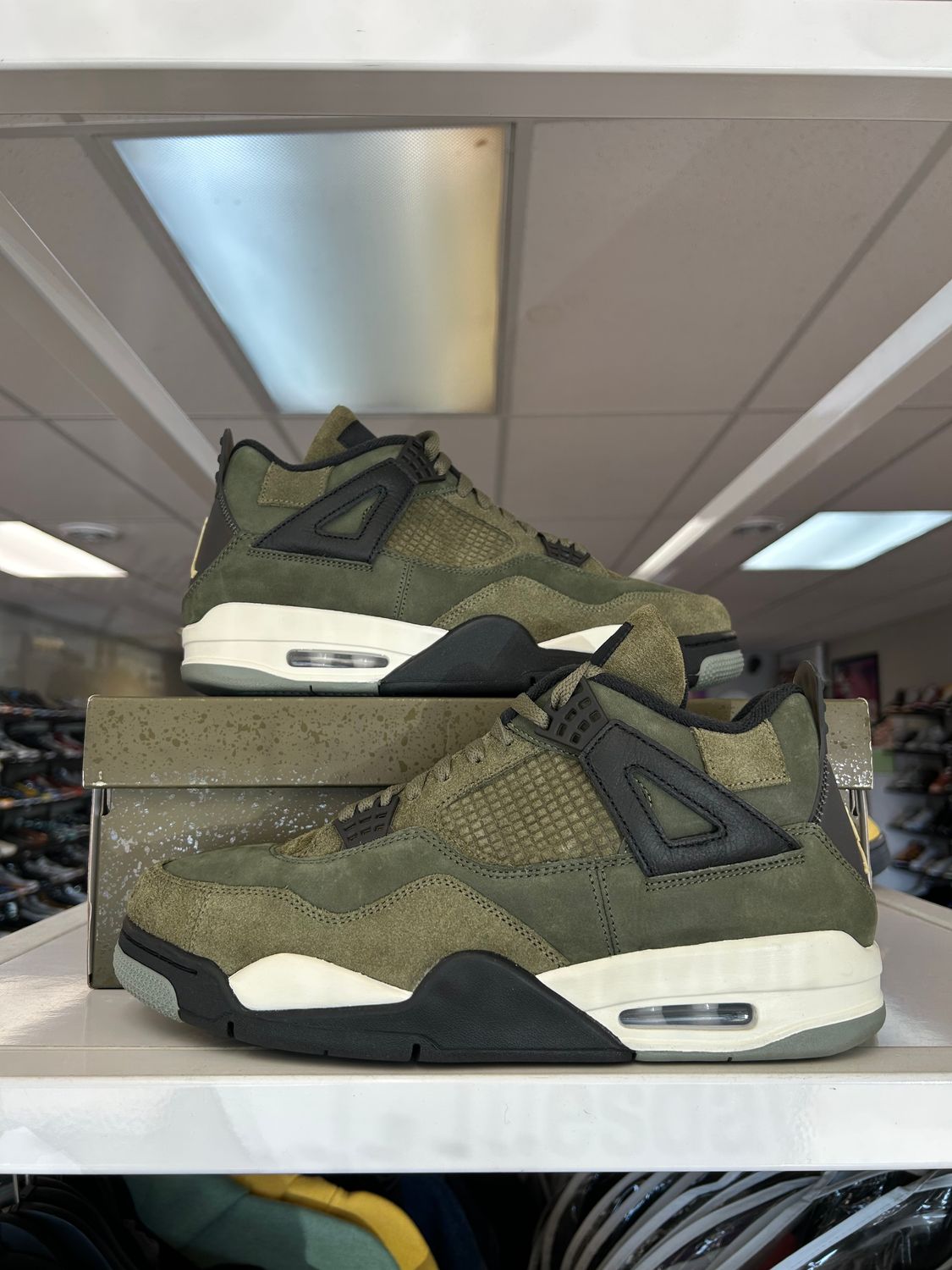 PO2 AIR JORDAN 4 OLIVE SIZE 11.5