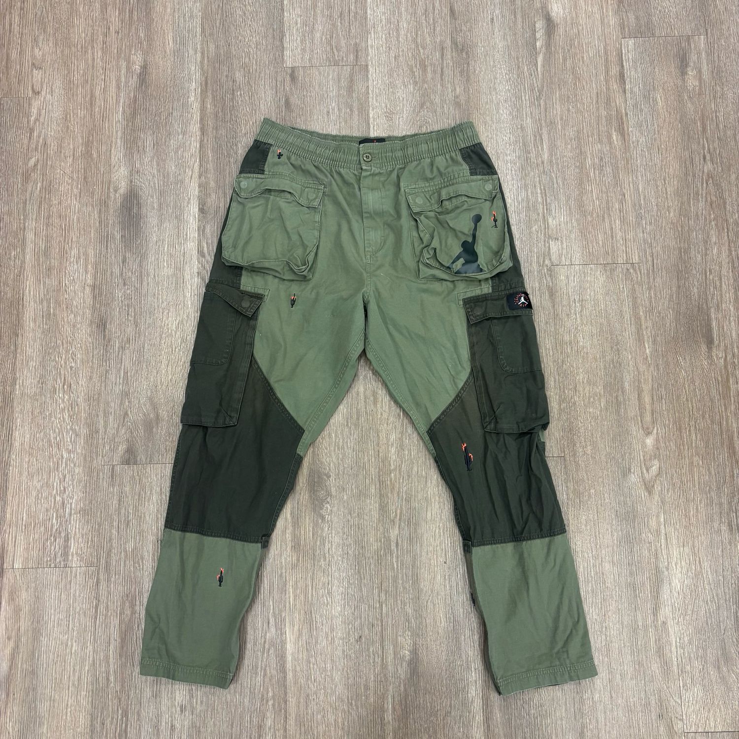 PO TRAVIS SCOTT JORDAN CARGO PANT OLIVE SIZE L