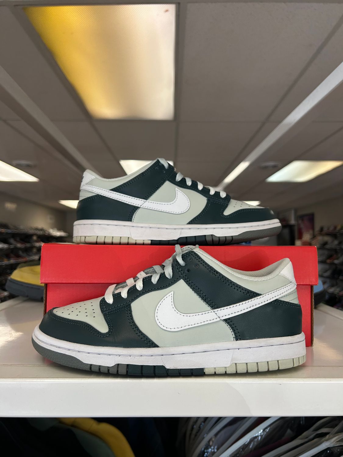 PO NIKE DUNK LOW SPLIT DEEP JUNGLE (GS) SIZE 5.5Y