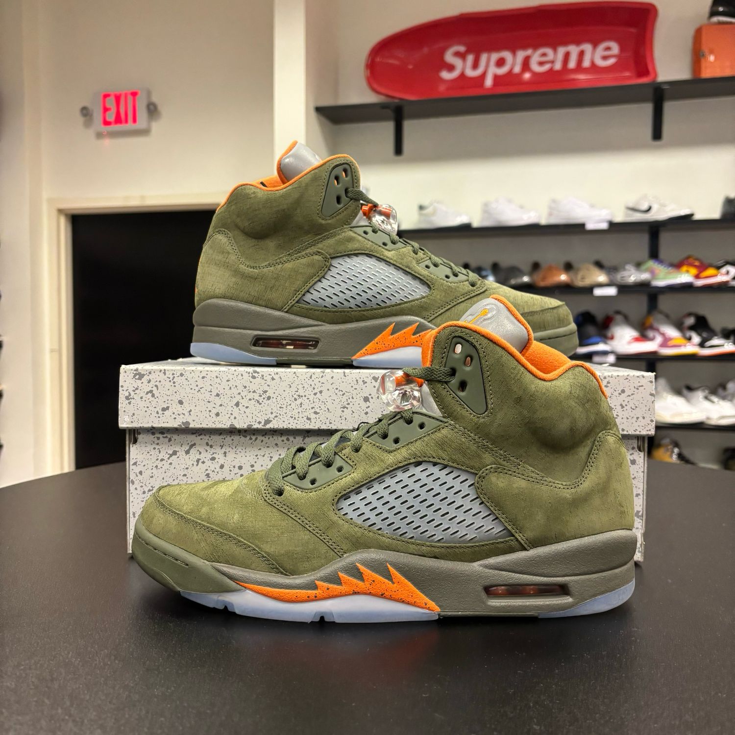 PO AIR JORDAN 5 OLIVE SIZE 12