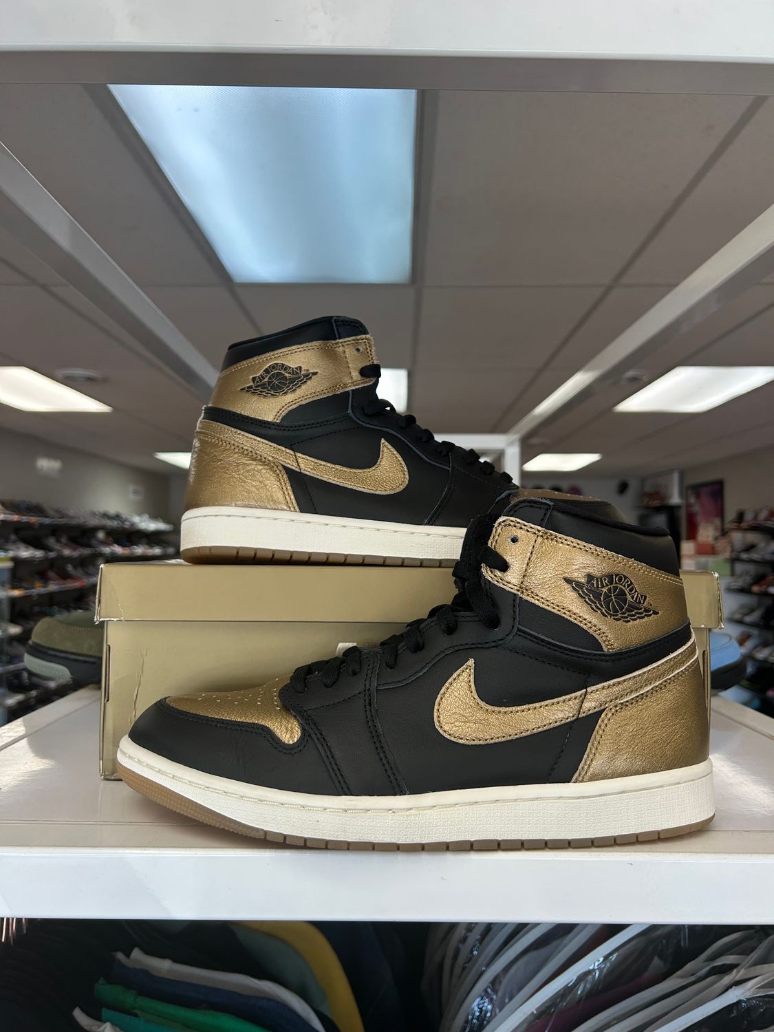 PO AIR JORDAN 1 RETRO HIGH OG BLACK METALLIC GOLD SIZE 11
