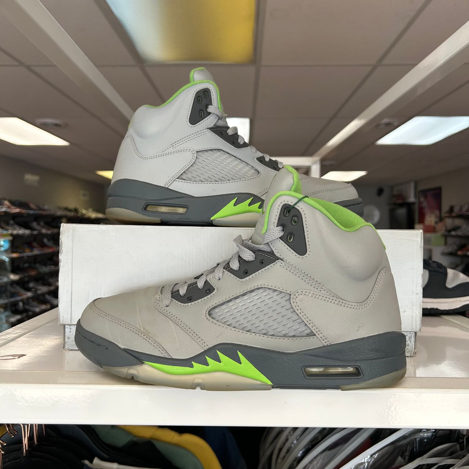 PO3 AIR JORDAN 5 GREEN BEAN SIZE 8.5