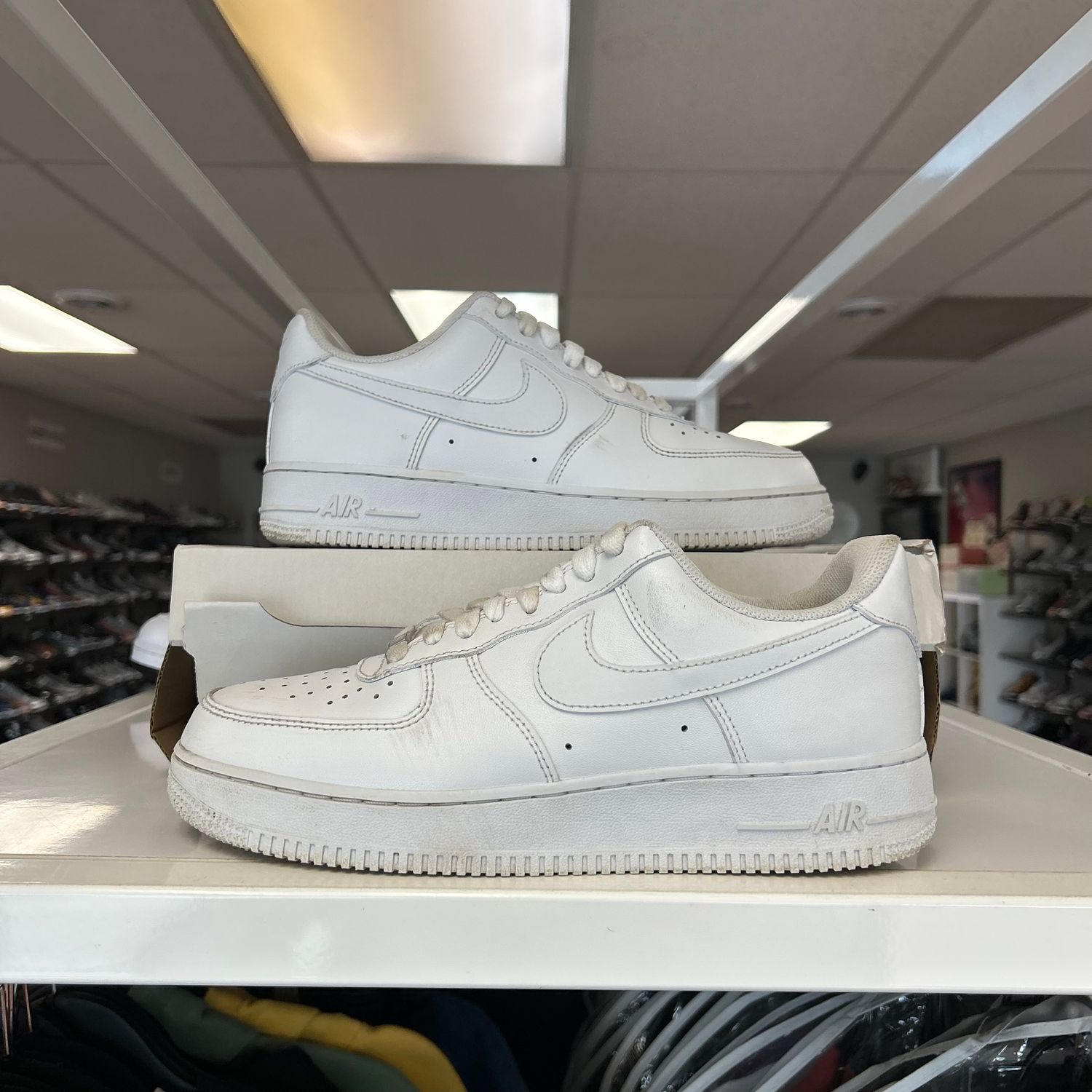 PO NIKE AIR FORCE 1 LOW &#39;07 WHITE SIZE 8.5
