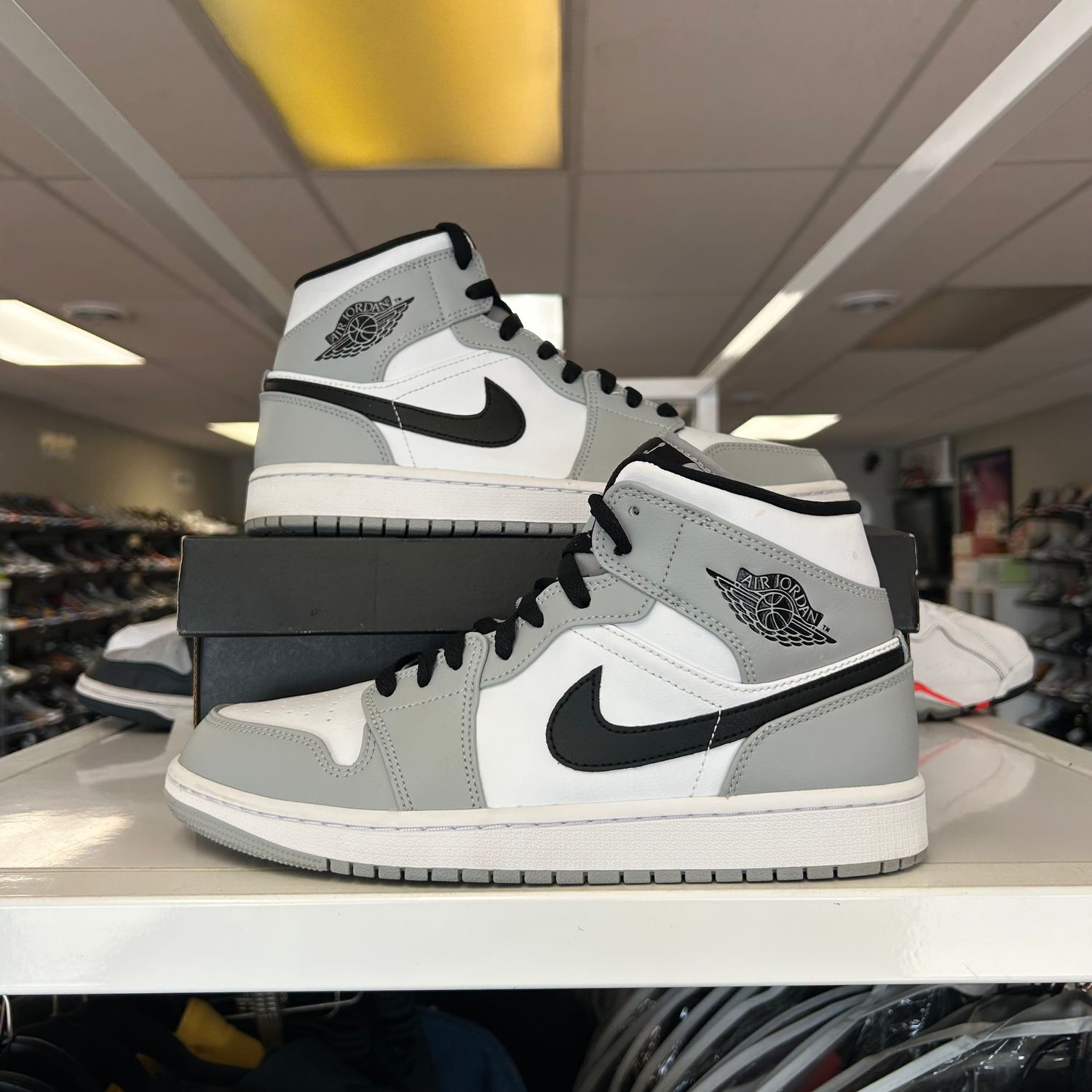 PO AIR JORDAN 1 MID LIGHT SMOKE GREY SIZE 9