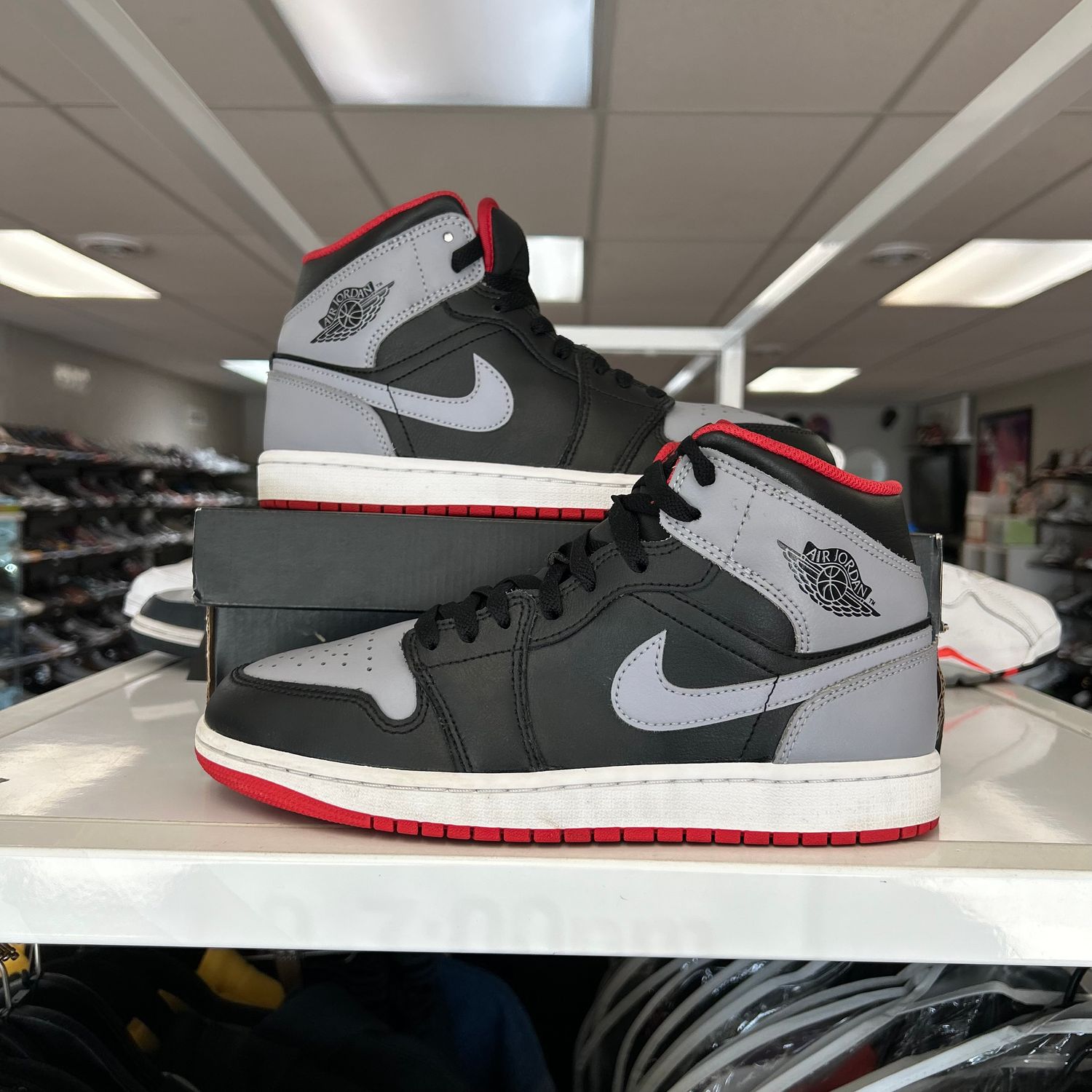 PO AIR JORDAN 1 BRED SHADOW SIZE 8.5