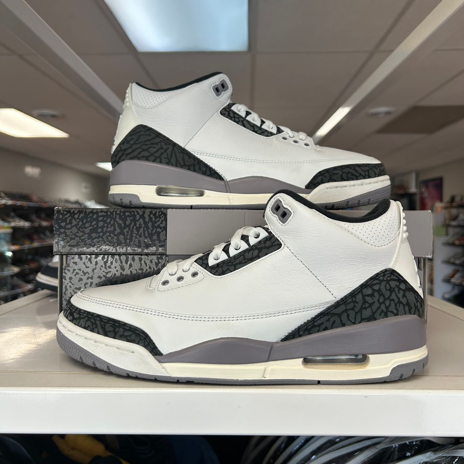 PO AIR JORDAN 3 RETRO CEMENT GREY SIZE 9