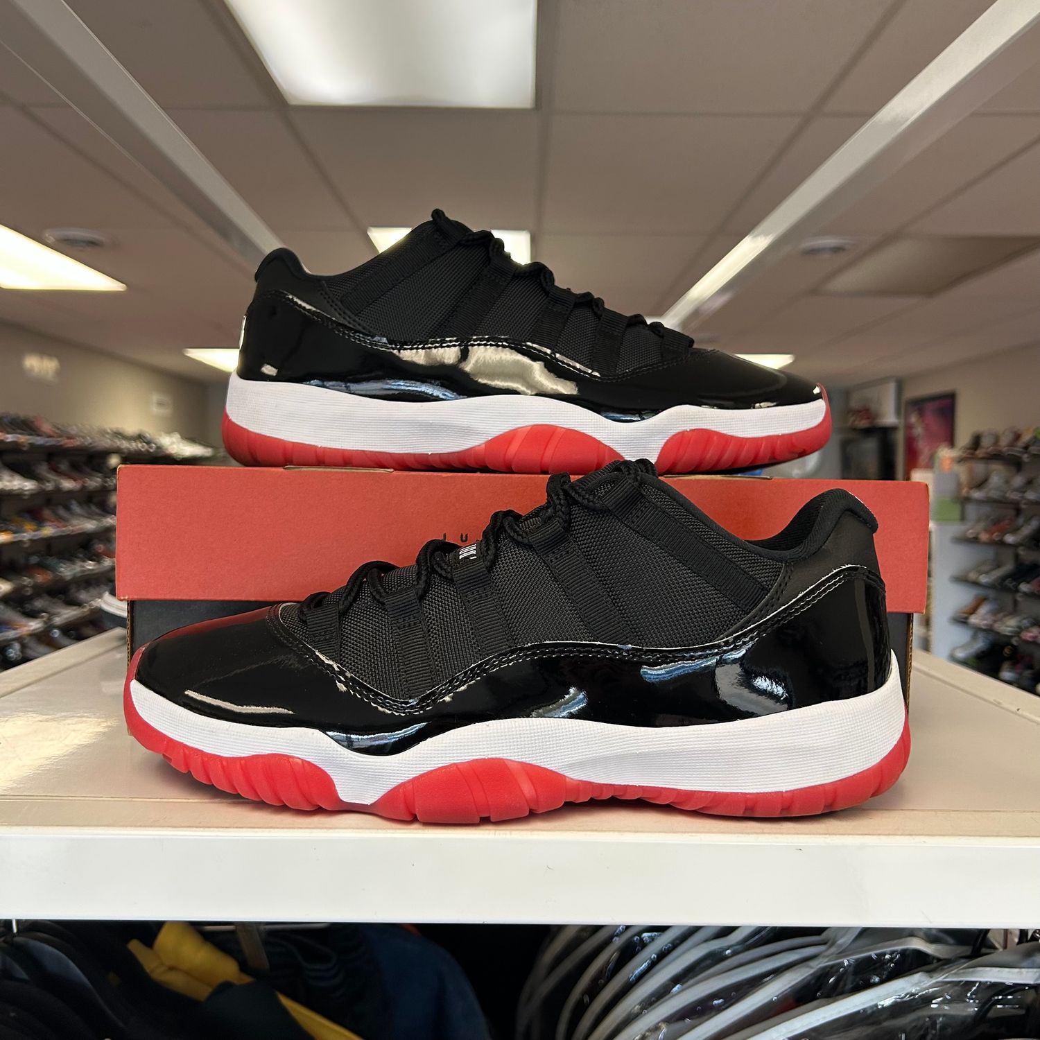 PO AIR JORDAN 11 RETRO LOW BRED (2025) SIZE 10.5