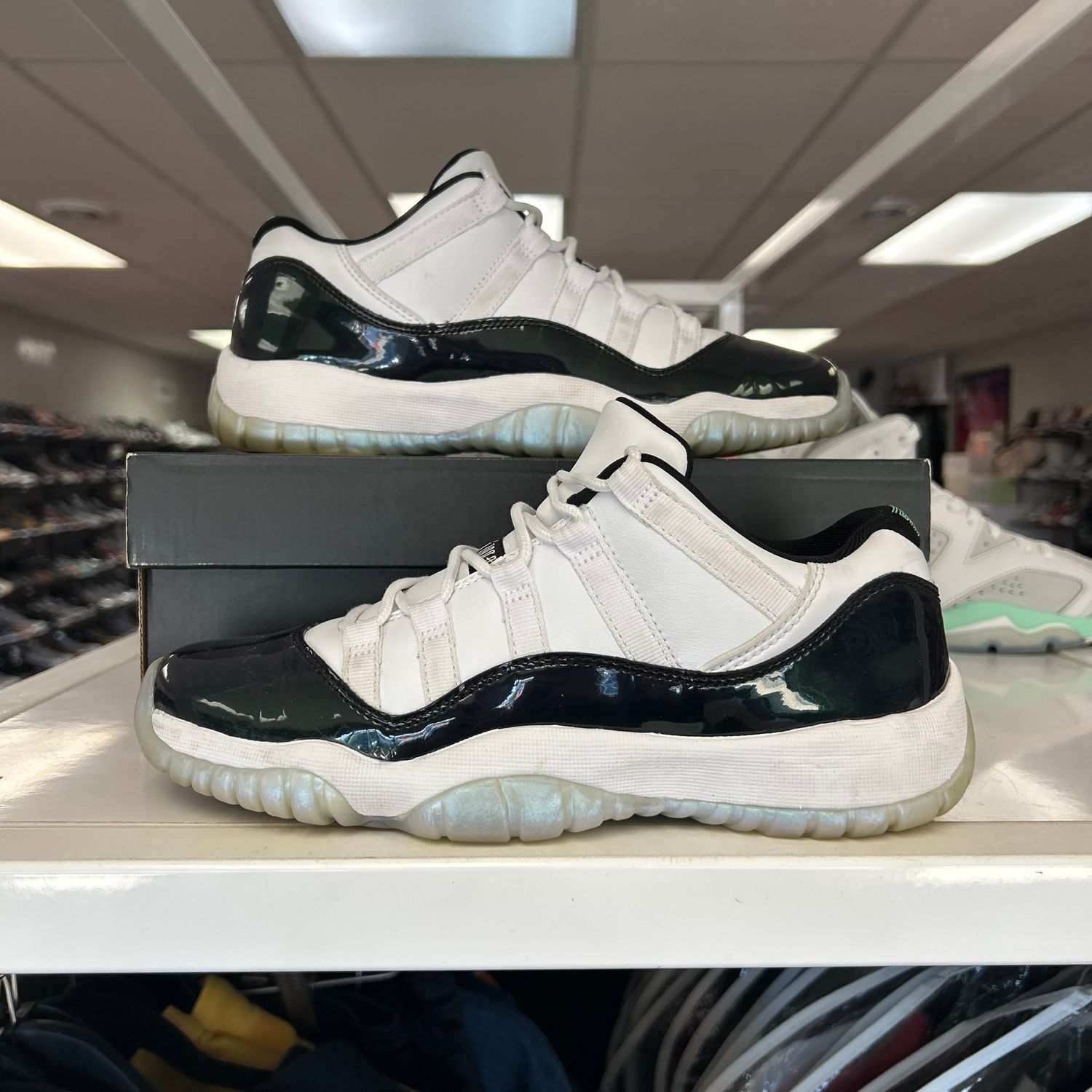 PO AIR JORDAN 11 RETRO LOW IRIDESCENT (GS) SIZE 6.5Y