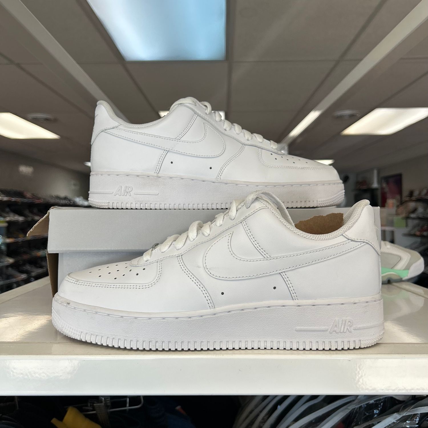 PO NIKE AIR FORCE 1 LOW &#39;07 WHITE SIZE 10