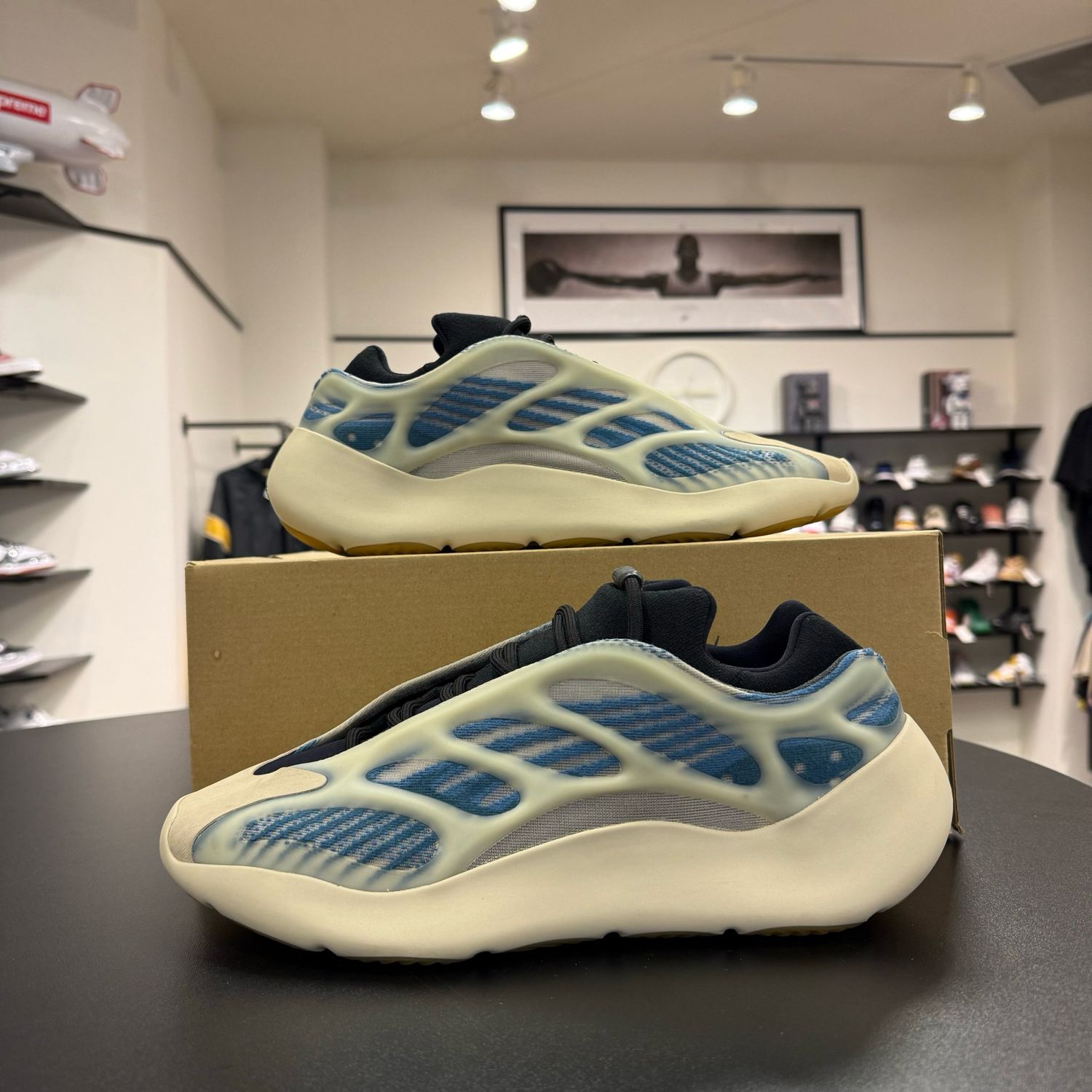 PO ADIDAS YEEZY 700 V3 KYANITE SIZE 12