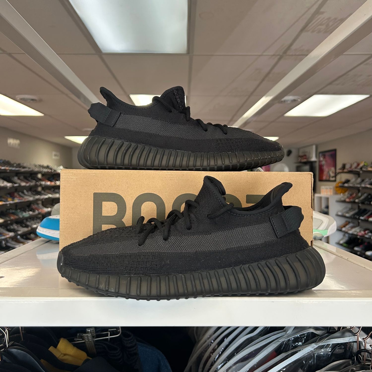 PO ADIDAS YEEZY 350 V2 ONYX SIZE 10.5