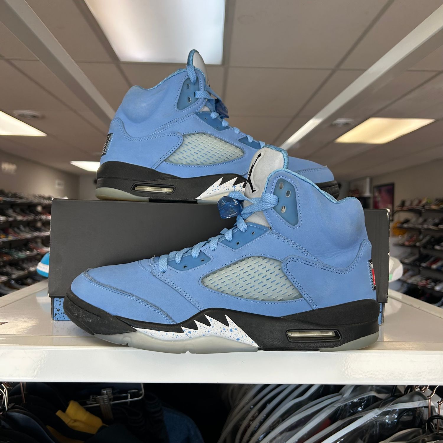 PO AIR JORDAN 5 RETRO UNC UNIVERSITY BLUE SIZE 10.5