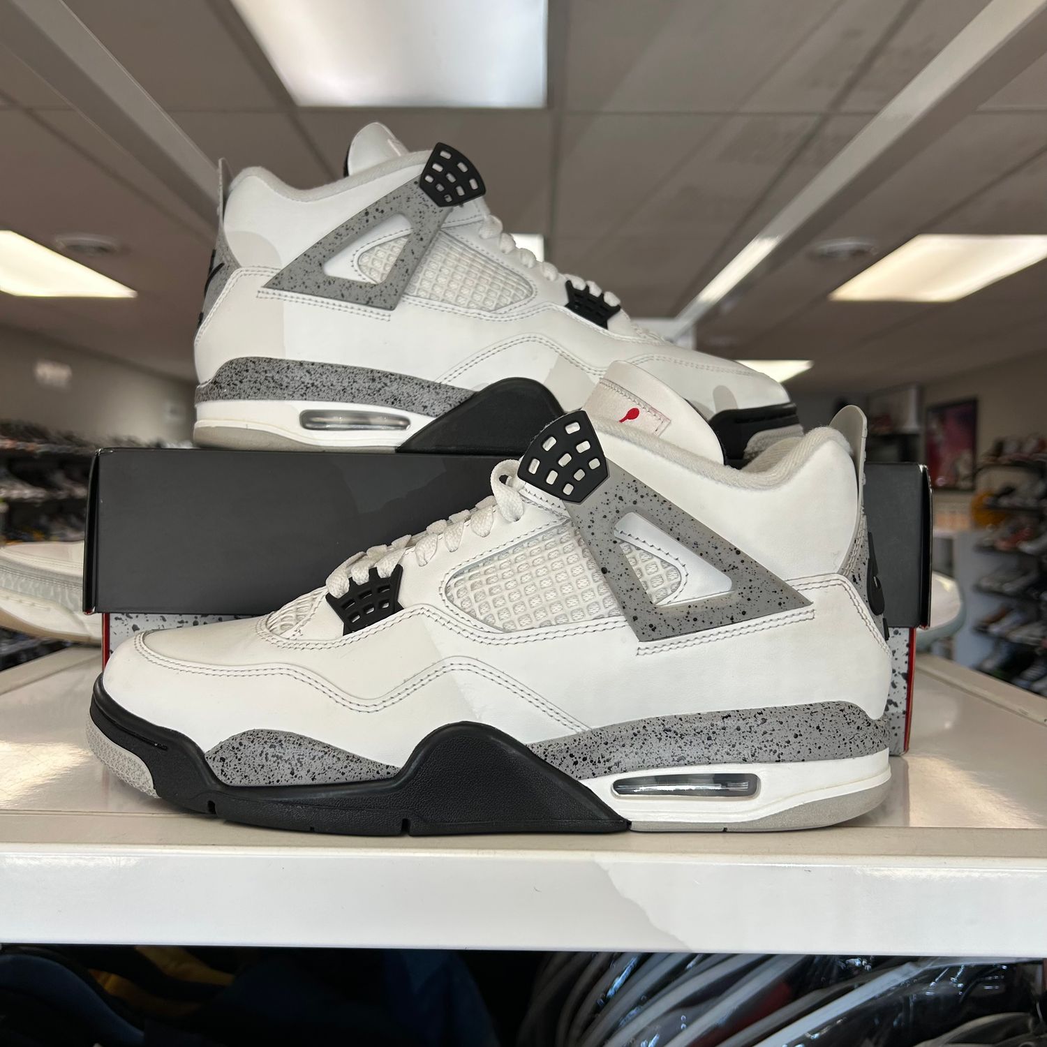 PO AIR JORDAN 4 WHITE CEMENT (2025) SIZE 10