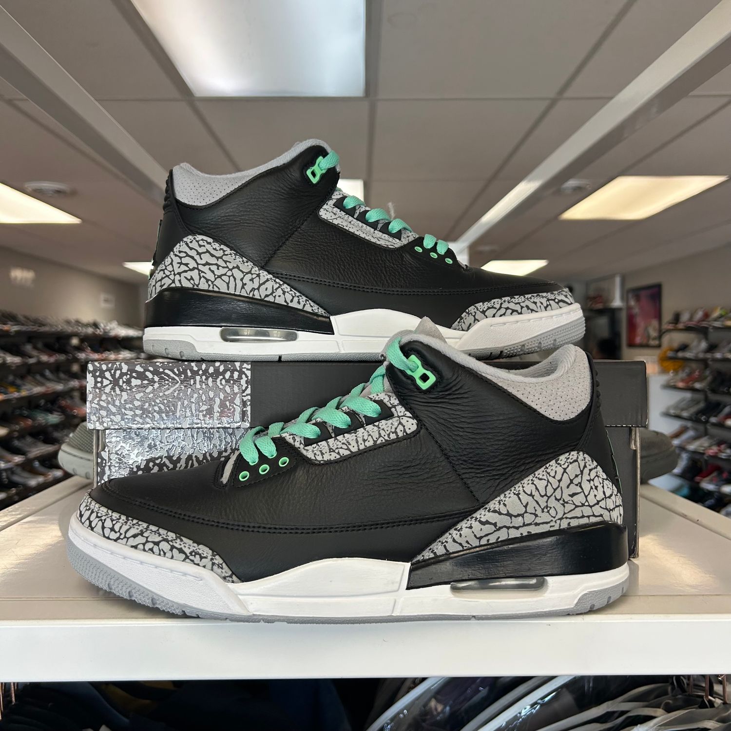 PO AIR JORDAN 3 RETRO GREEN GLOW SIZE 12