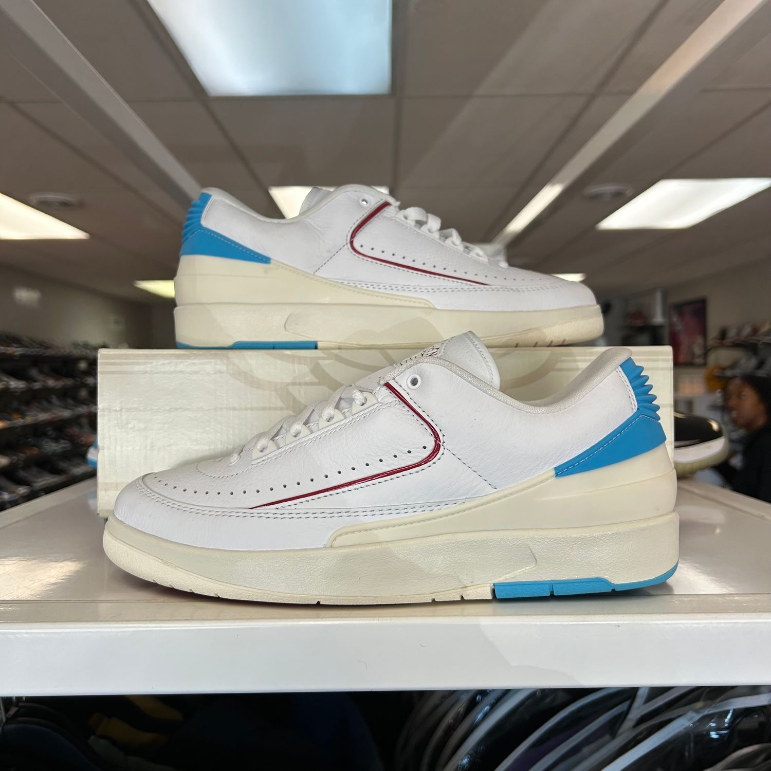 PO AIR JORDAN 2 RETRO LOW NC TO CHI (WOMENS) SIZE 10.5W