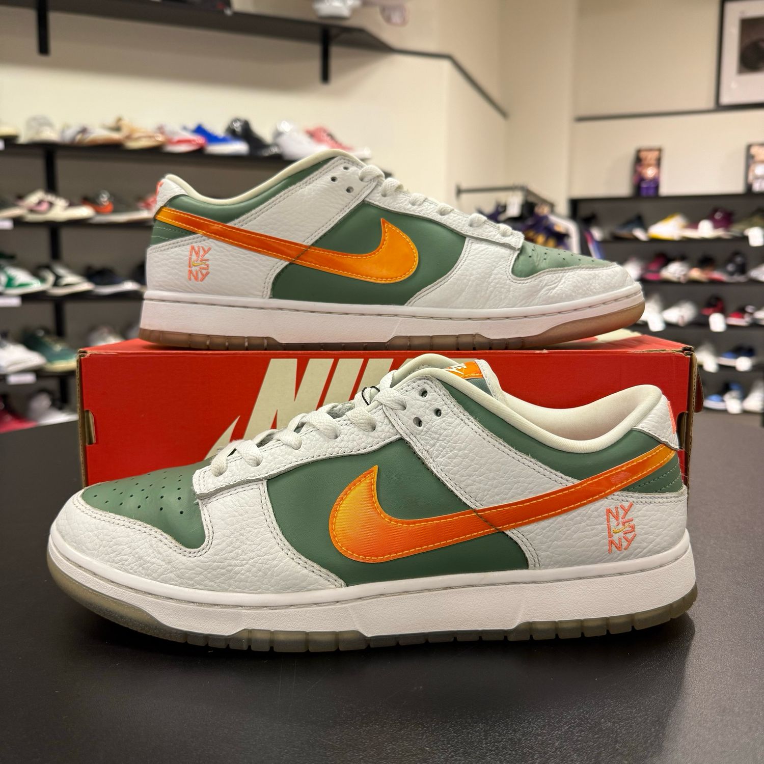 PO NIKE DUNK LOW SE NY VS NY SIZE 12