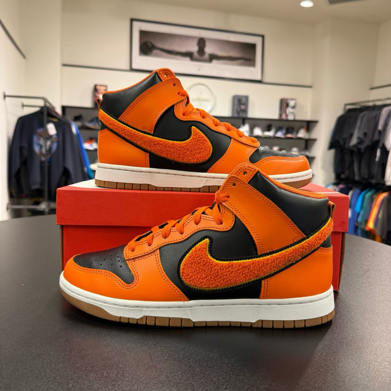 PO2 NIKE DUNK HIGH CHENILLE SWOOSH SAFETY ORANGE SIZE 9