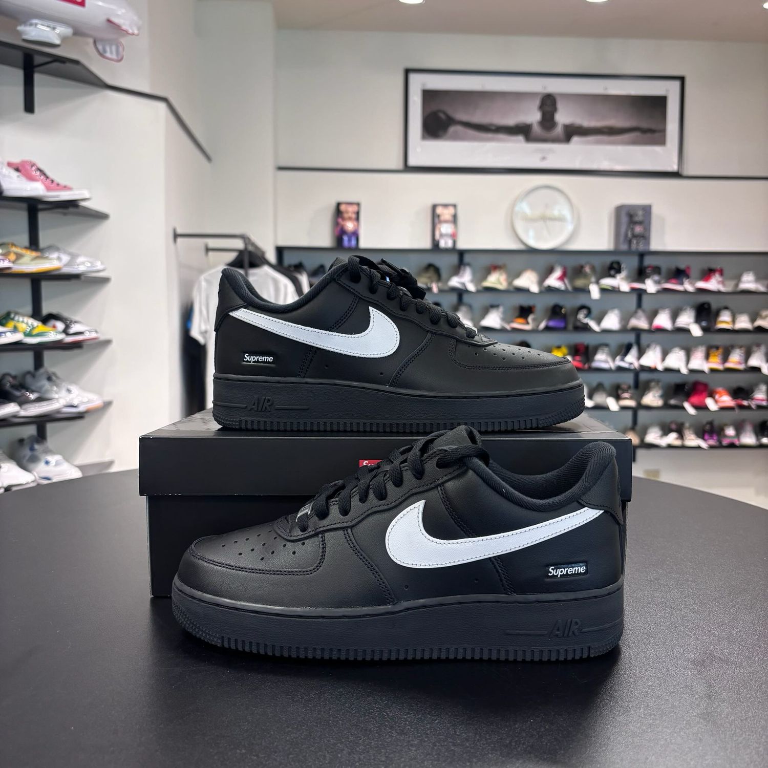 NEW NIKE AIR FORCE 1 LOW SUPREME BLACK WHITE