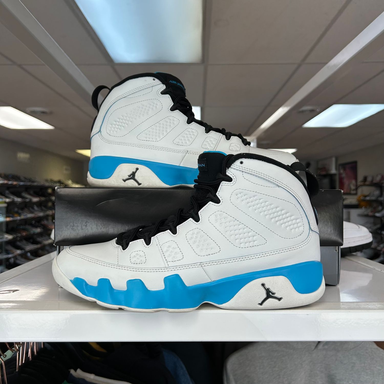 PO AIR JORDAN 9 POWDER BLUE SIZE 10