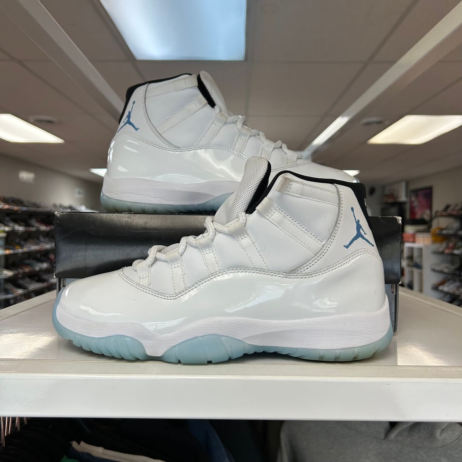 PO AIR JORDAN 11 LEGEND BLUE SIZE 9