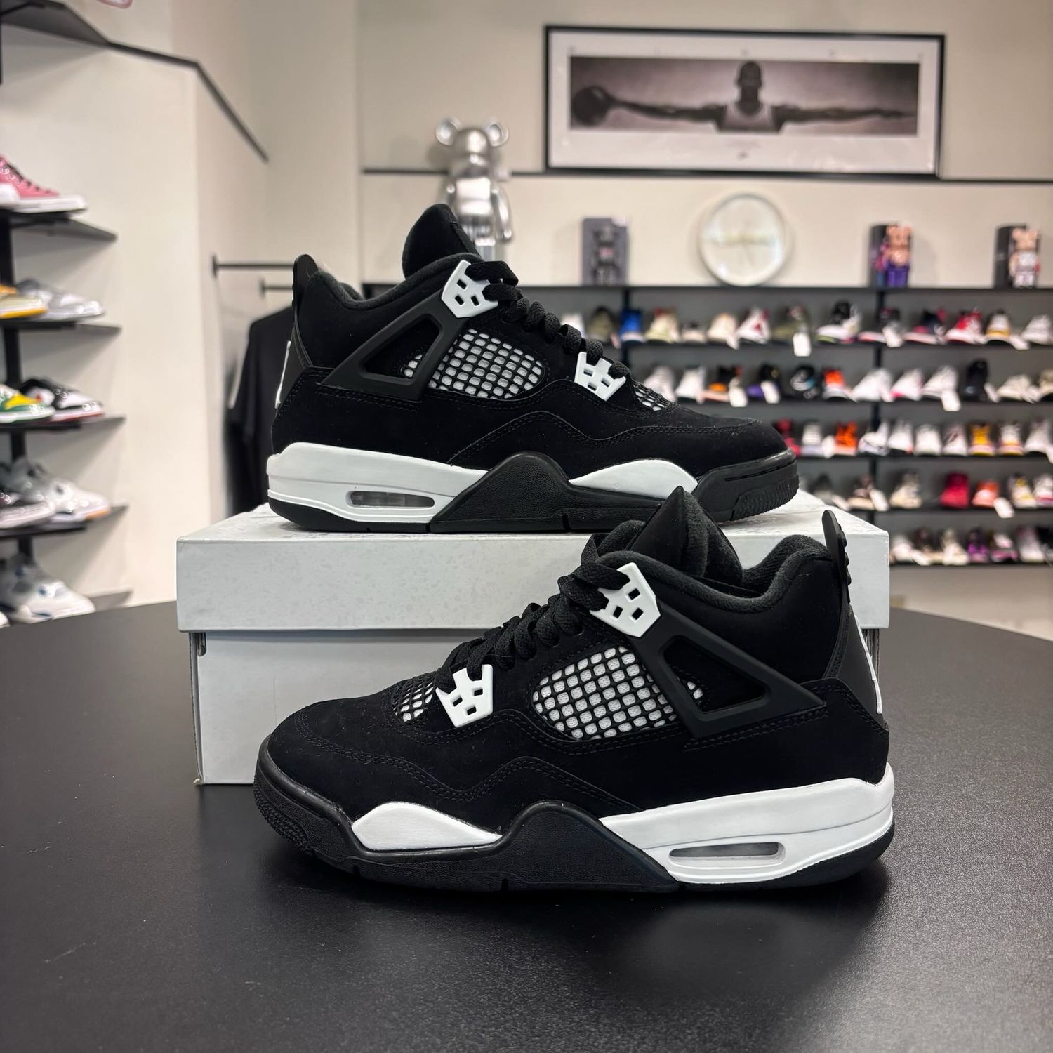 PO3 AIR JORDAN 4 WHITE THUNDER SIZE 5.5Y