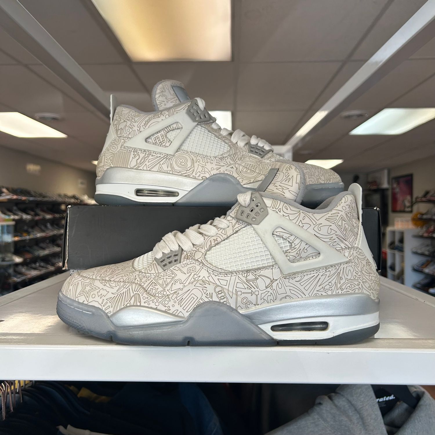 PO2 AIR JORDAN 4 30TH ANNIVERSARY LAZER SIZE 12