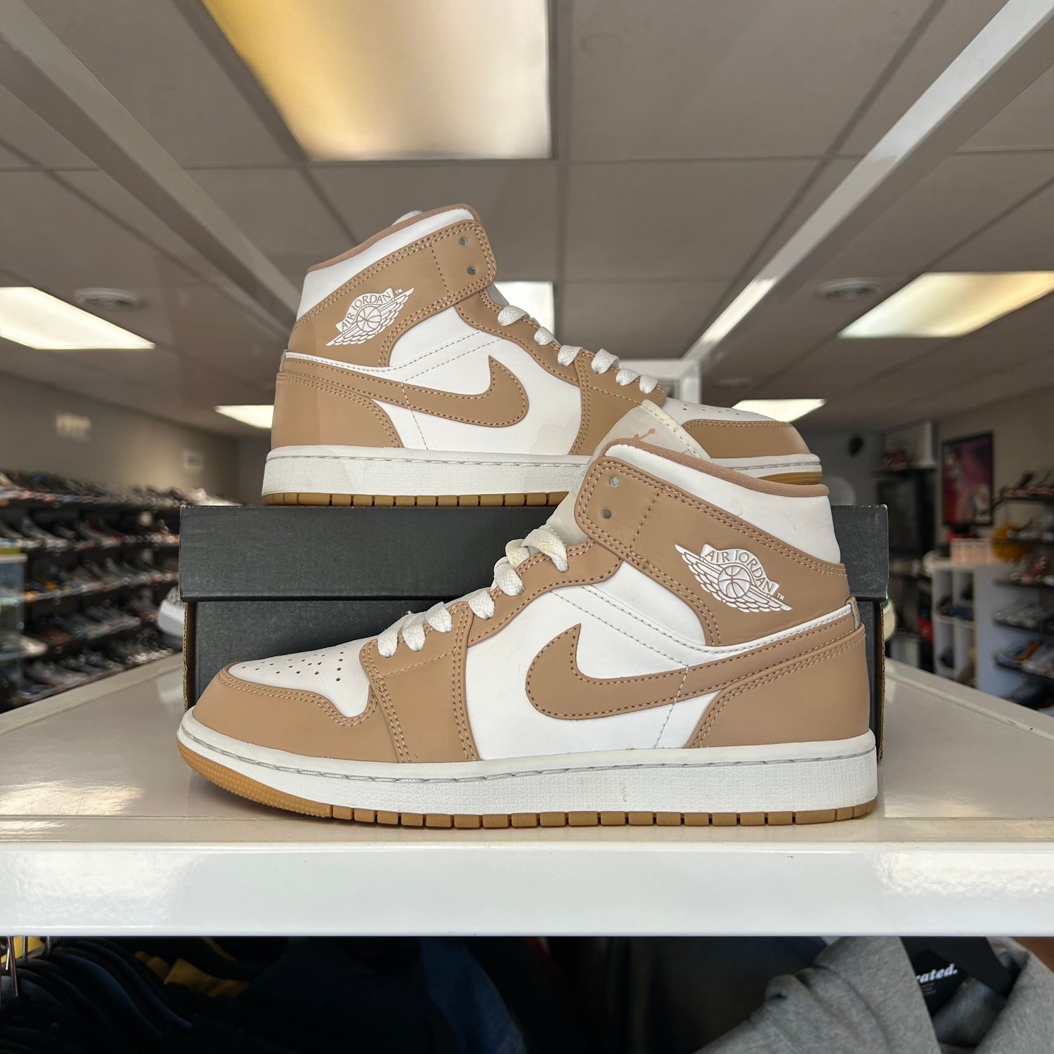 PO AIR JORDAN 1 MID TAN GUM SIZE 8