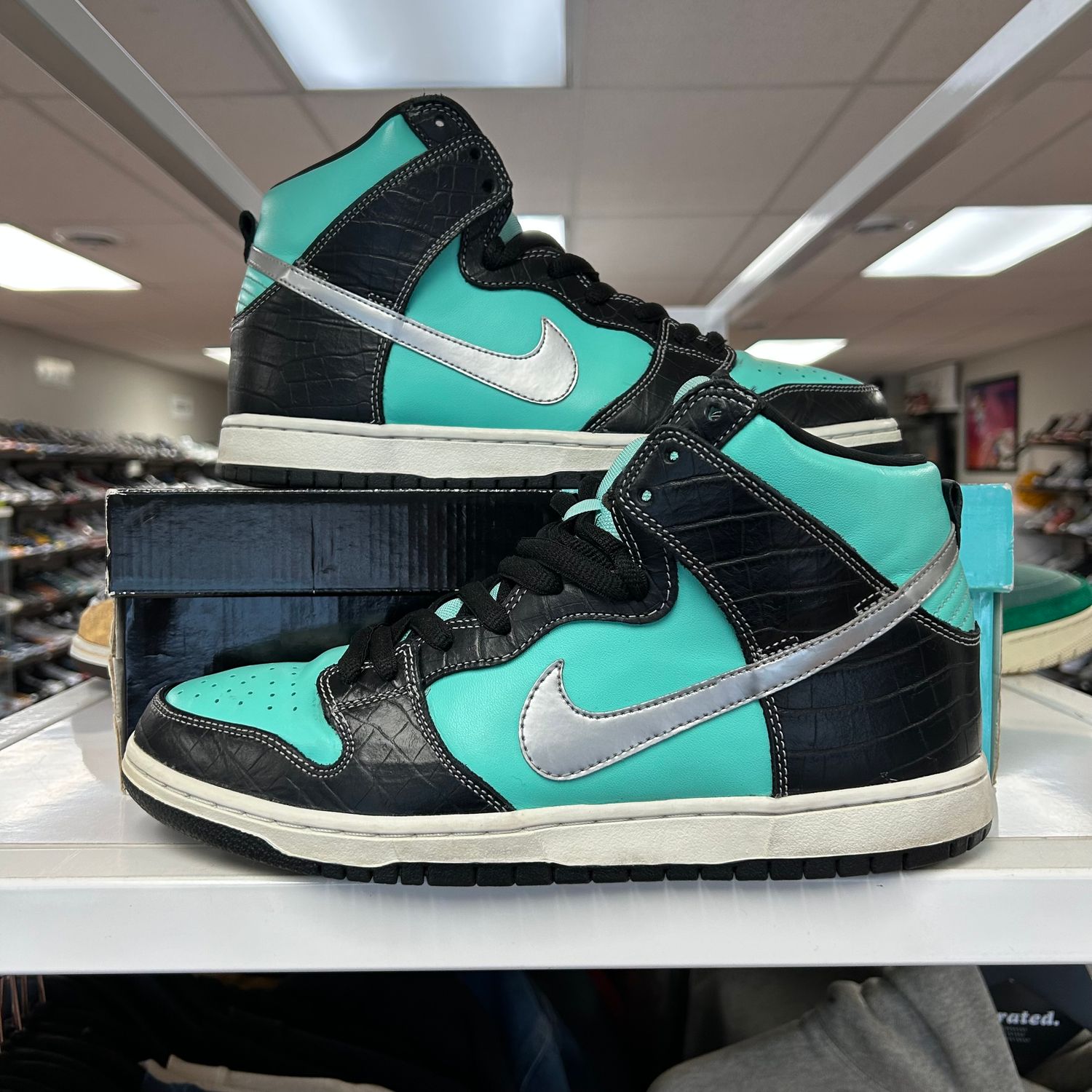 PO4 NIKE DUNK HIGH SB TIFFANY SIZE 11