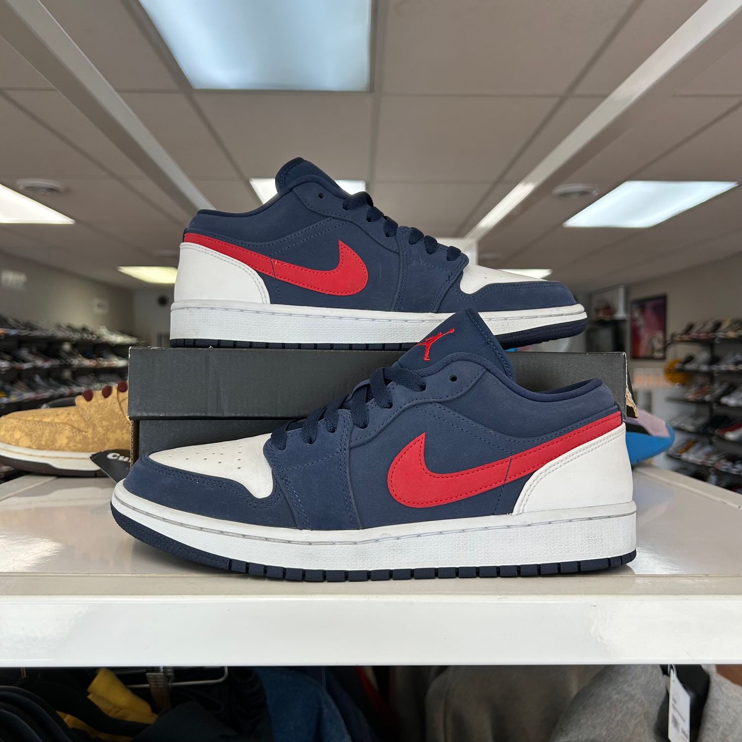PO AIR JORDAN 1 LOW USA SIZE 8.5
