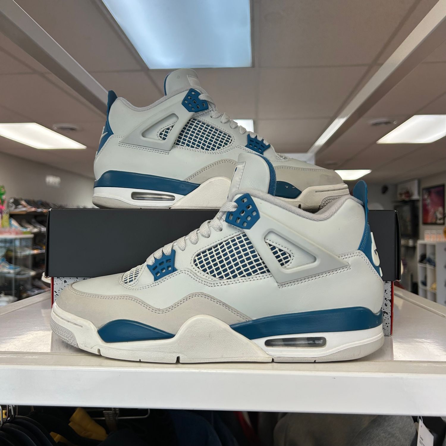 PO AIR JORDAN 4 RETRO MILITARY BLUE (2024) SIZE 10.5