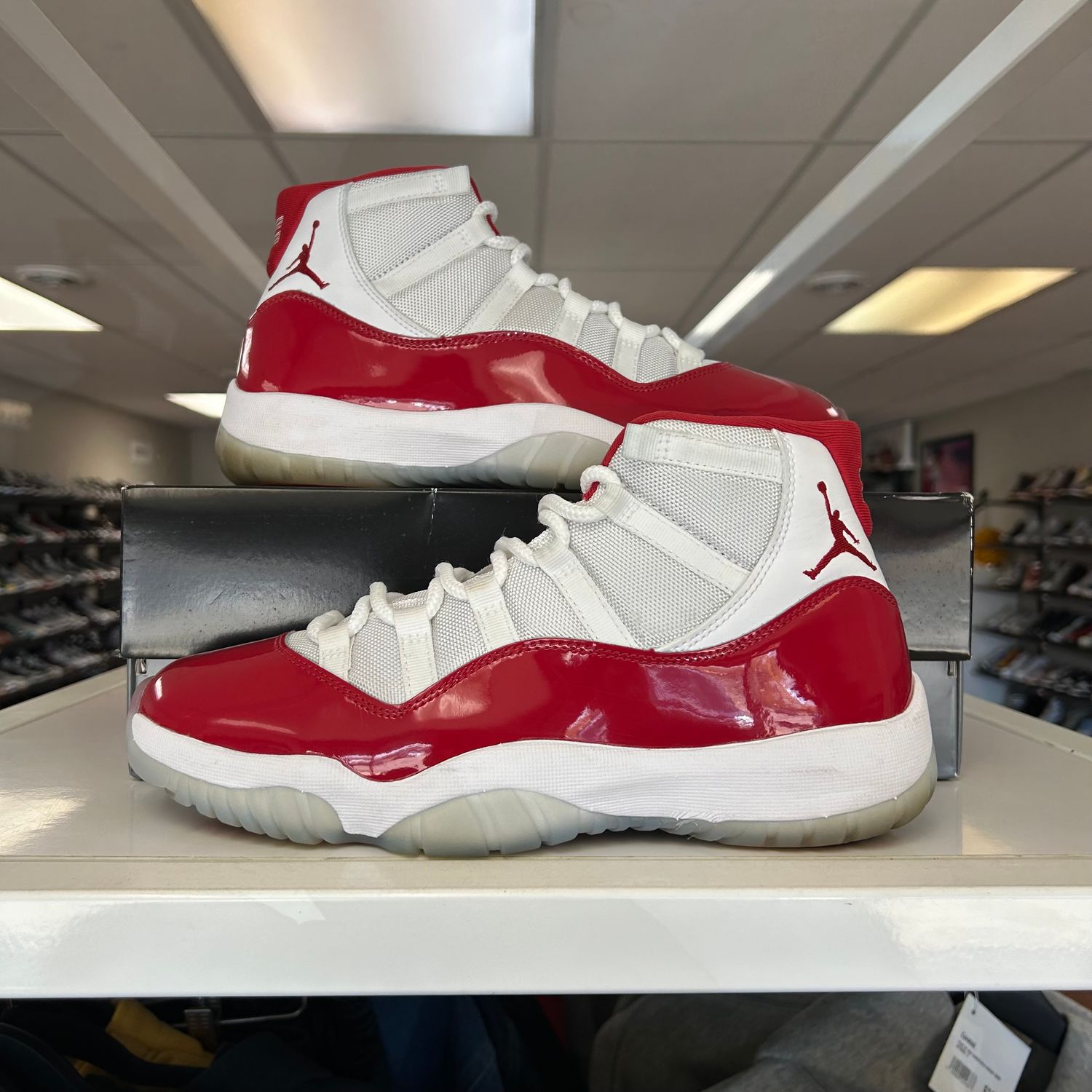 PO AIR JORDAN 11 RETRO CHERRY SIZE 10 (REP BOX)