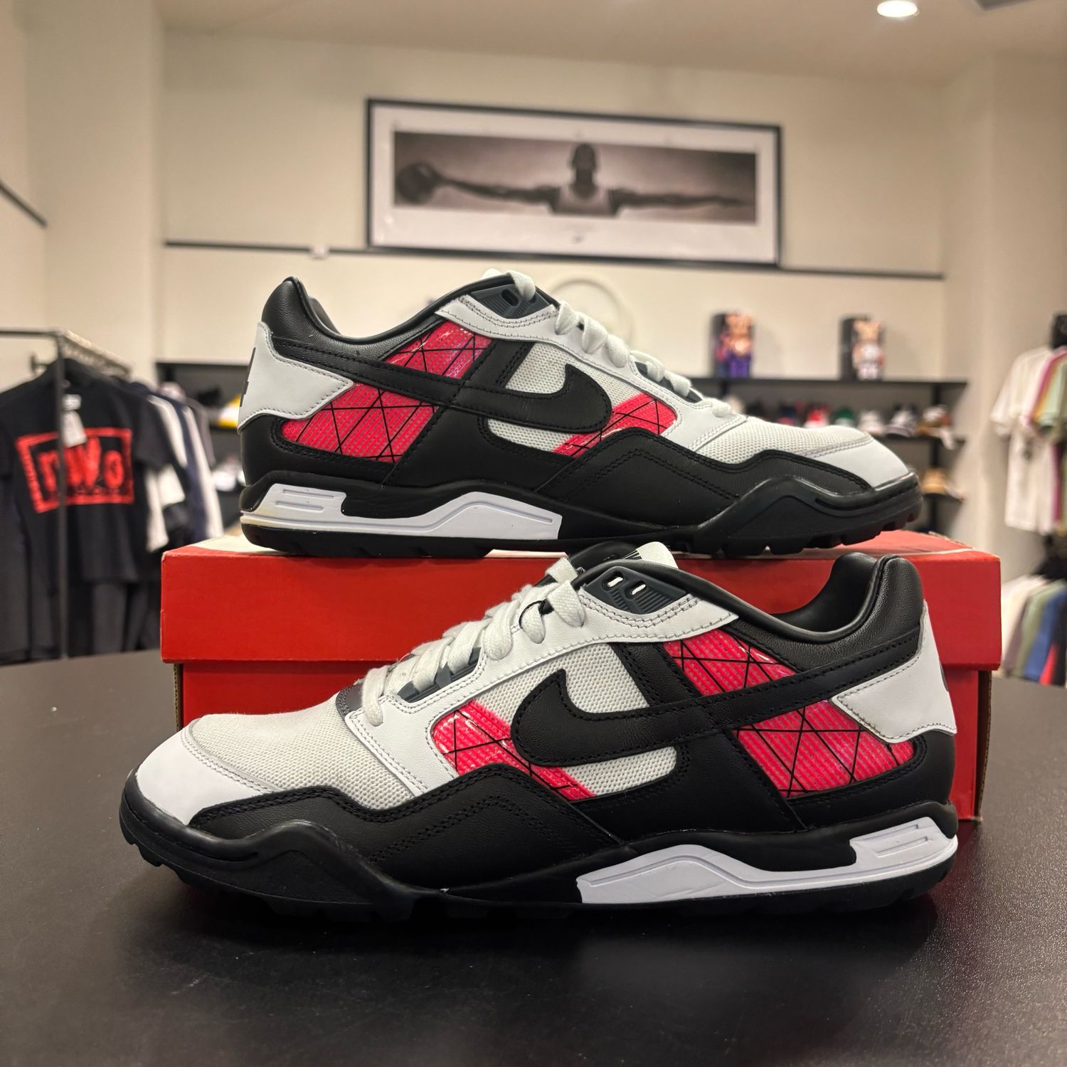 PO NIKE AIR BO TURF WHITE SOLAR RED SIZE 9