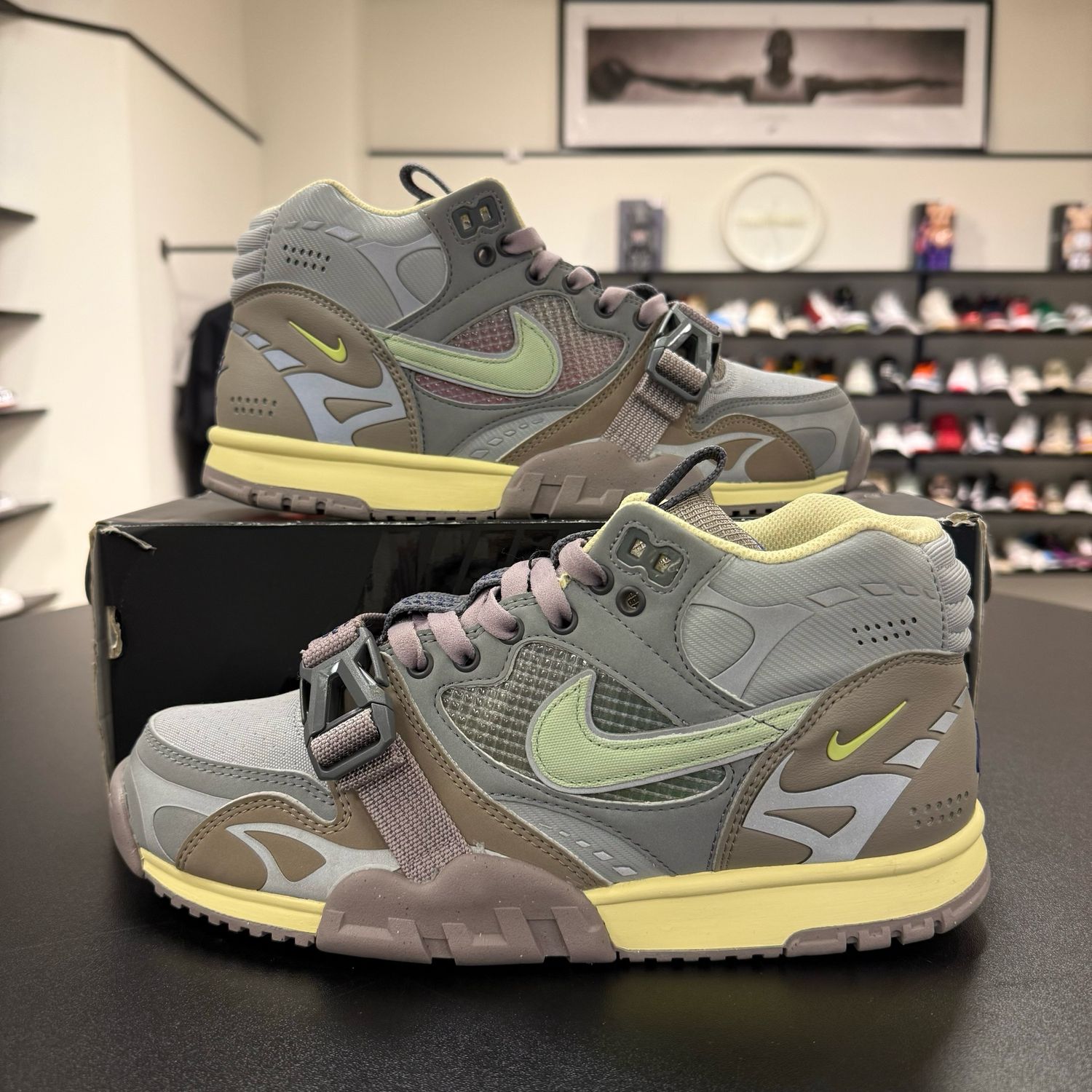 PO NIKE AIR TRAINER 1 UTLITY SP LIGHT SMOKE GREY HONEYDEW PARTICLE GREY SIZE 10