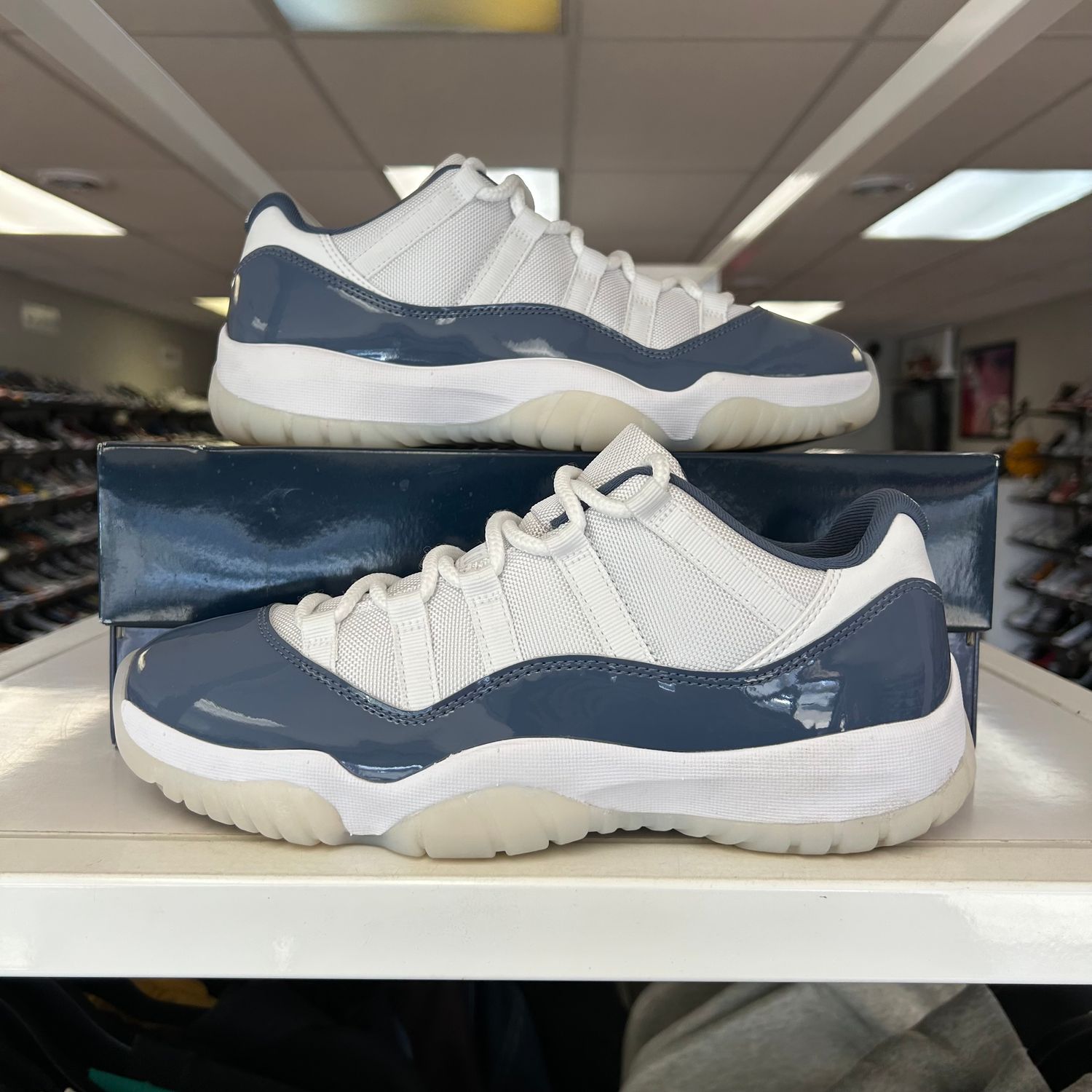 PO AIR JORDAN 11 RETRO LOW DIFFUSED BLUE SIZE 9.5