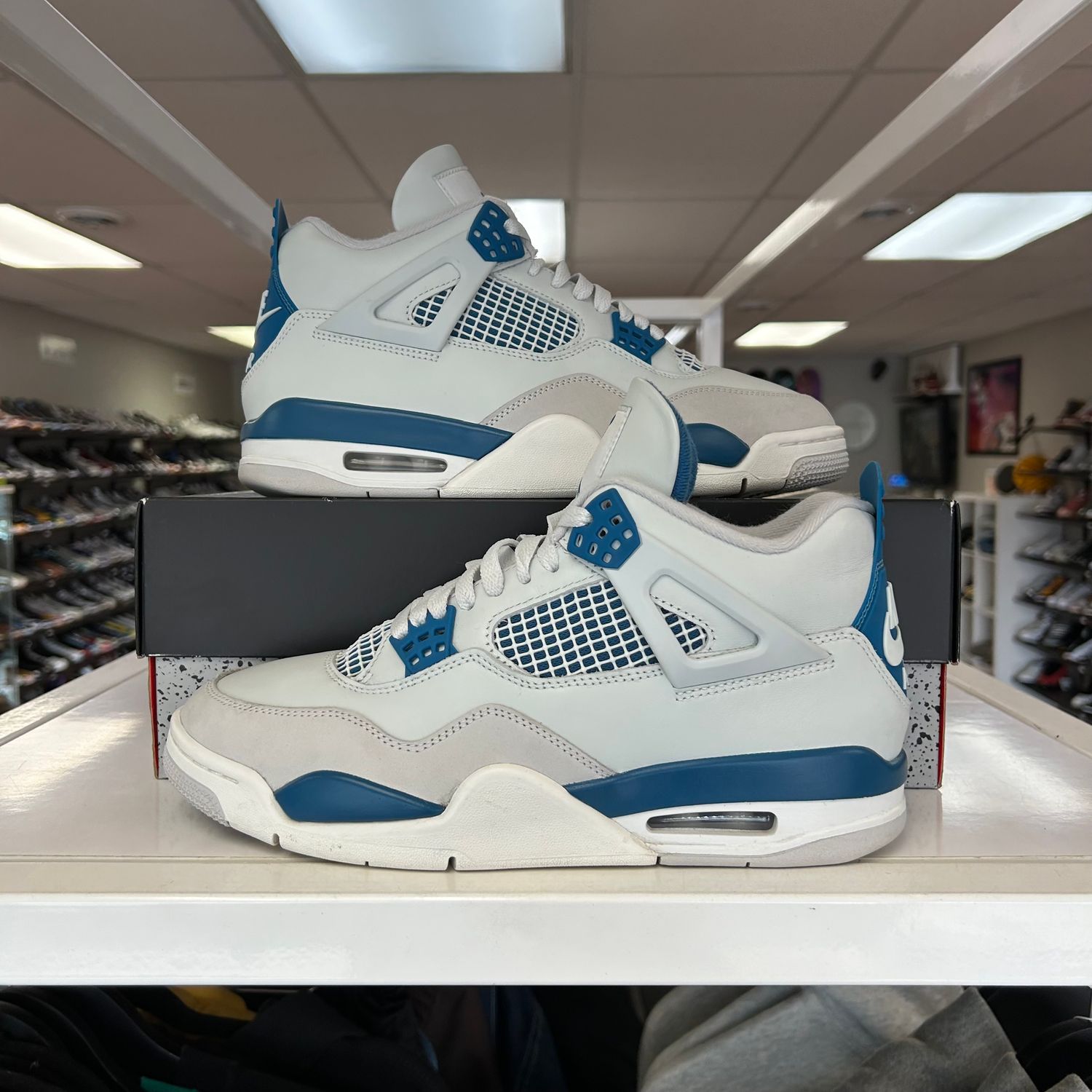 PO3 AIR JORDAN 4 MILITARY BLUE SIZE 9.5