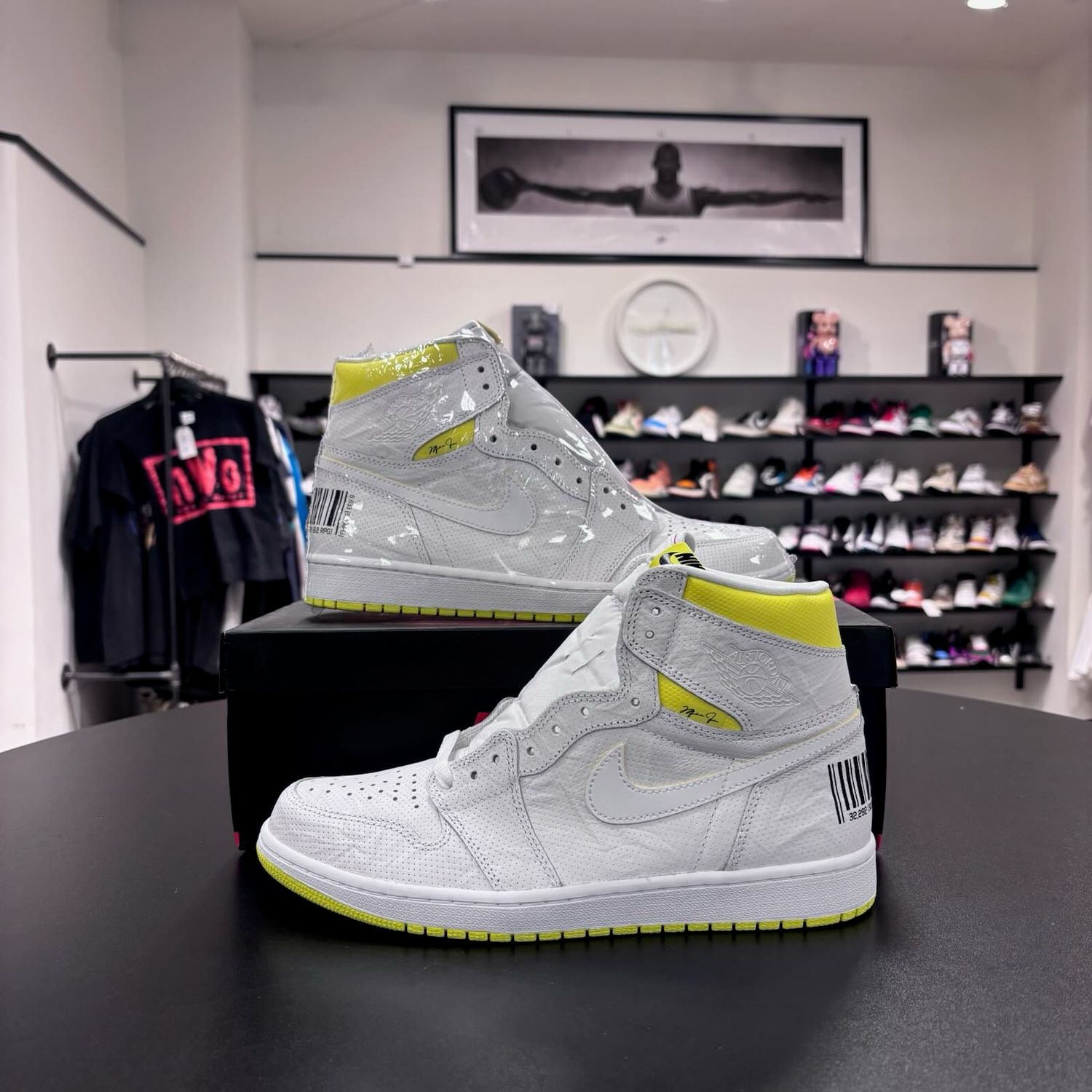 NEW AIR JORDAN 1 RETRO HIGH FIRST CLASS FLIGHT