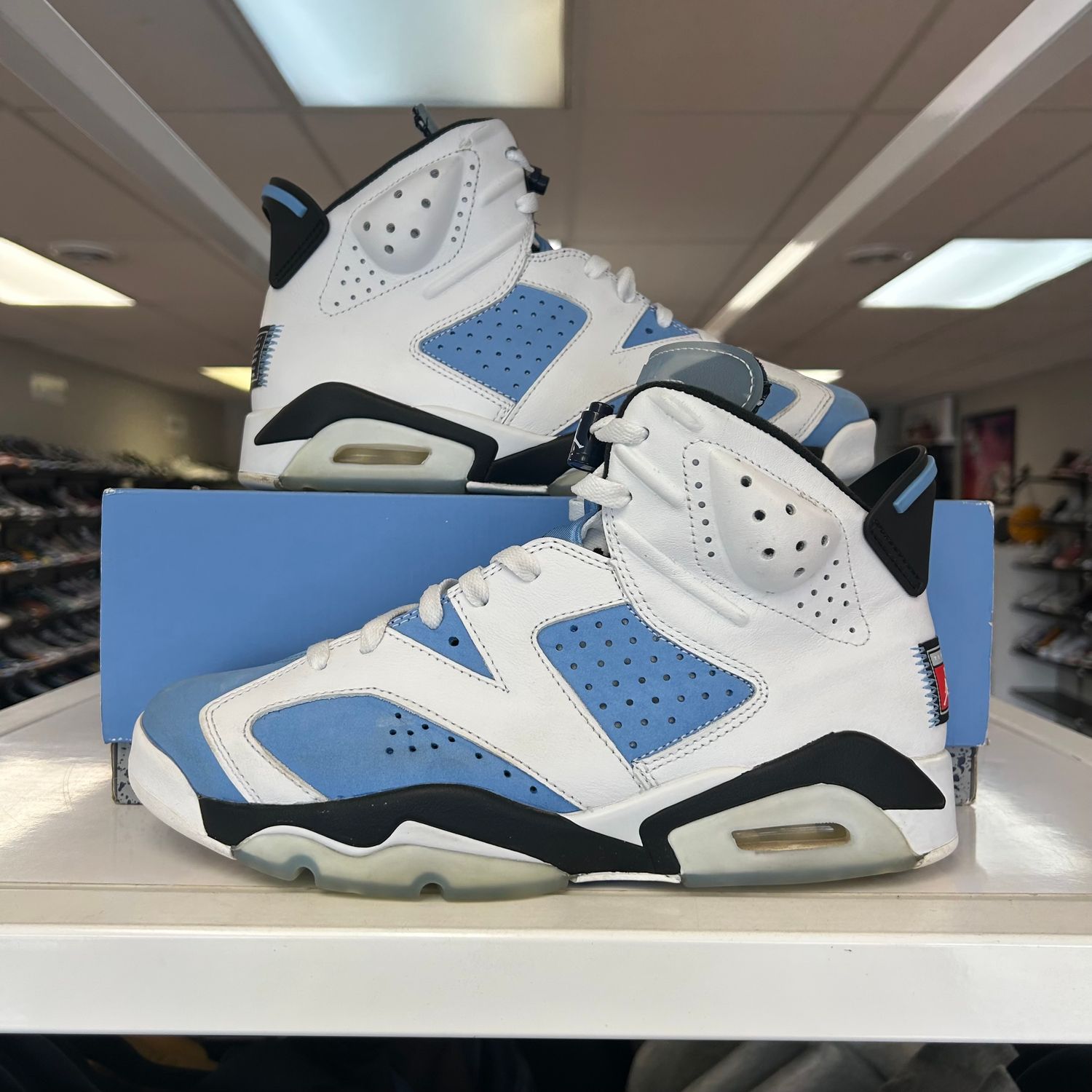 PO AIR JORDAN 6 RETRO UNC WHITE SIZE 8.5