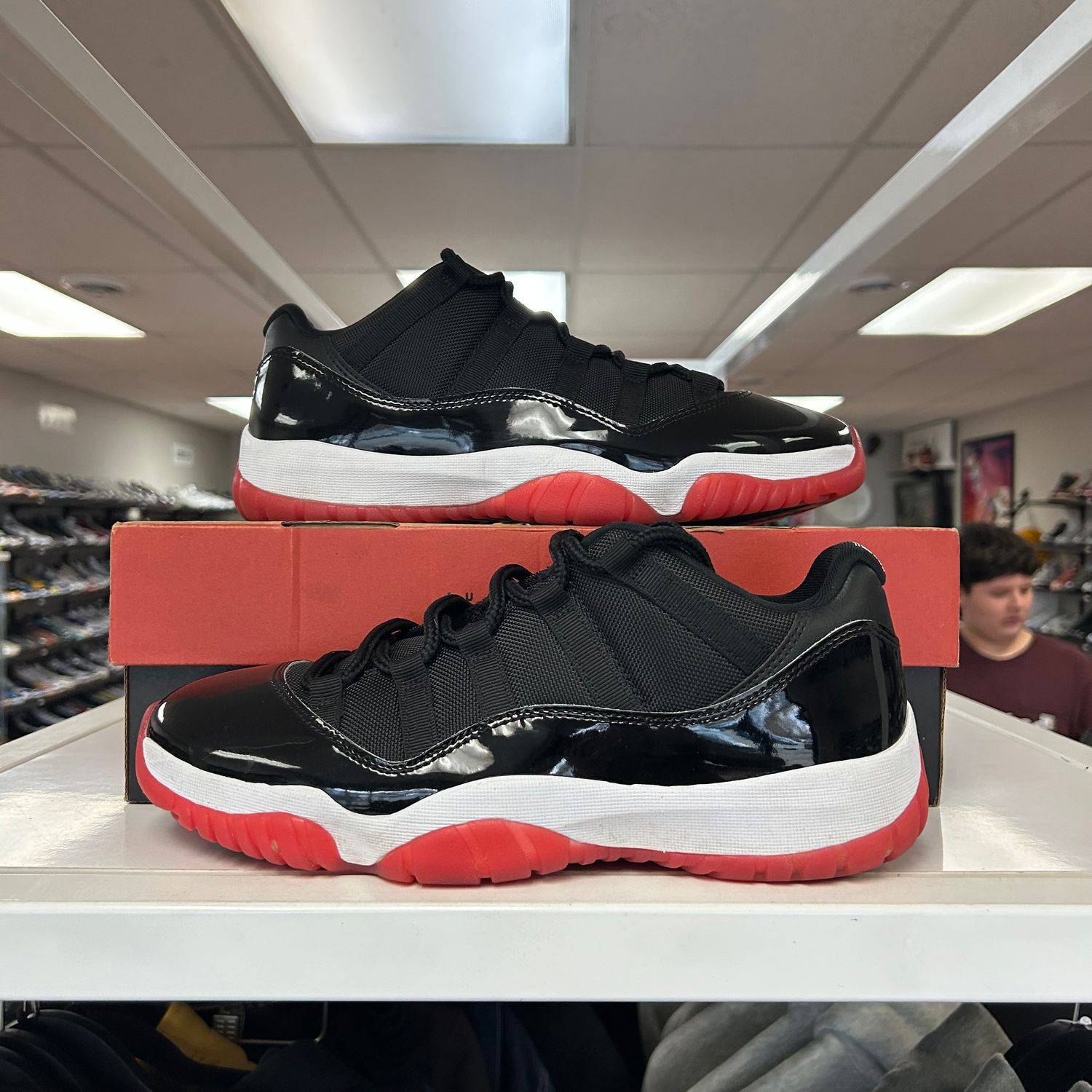 PO AIR JORDAN 11 RETRO LOW BRED (2025) SIZE 10